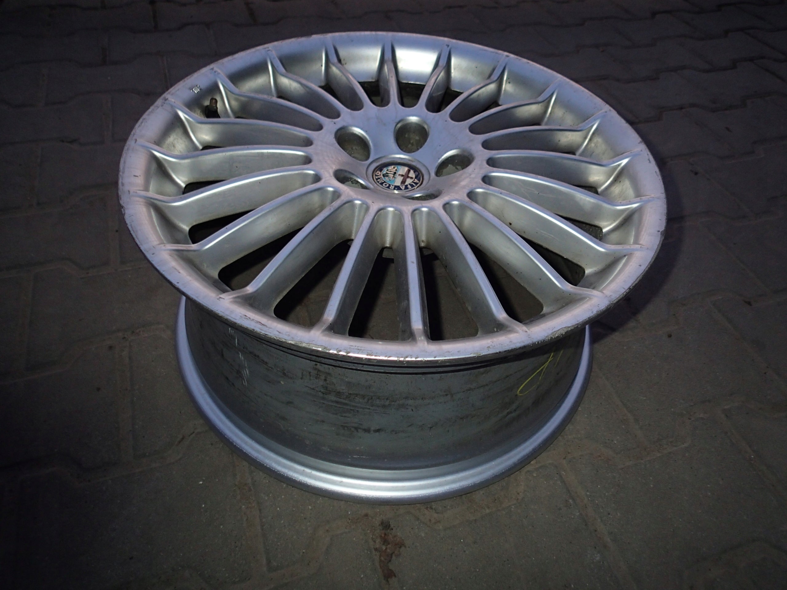 1x Alu Felge Alfa Romeo Alfa 75 Aluminum rim 18 Zoll 8.0J 5x108 36ET