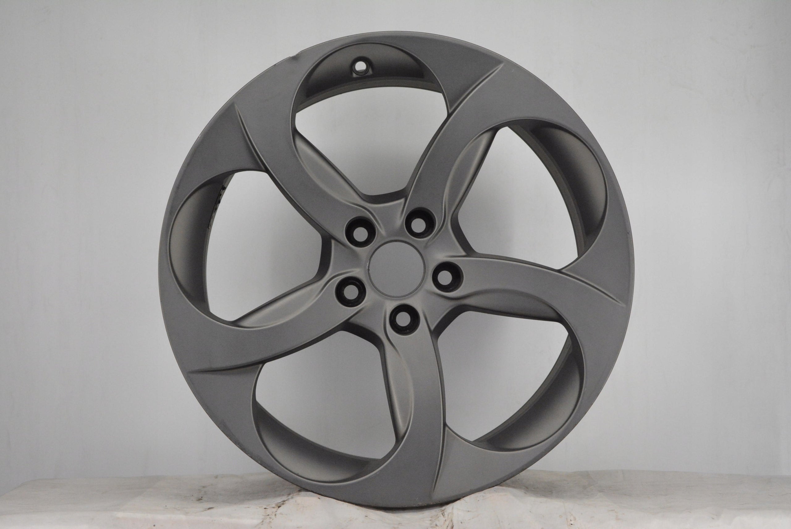 1x Alu Felge Alfa Romeo SZ 156 Aluminum rim 18 Zoll 9.0J 5x110 34ET 156119163