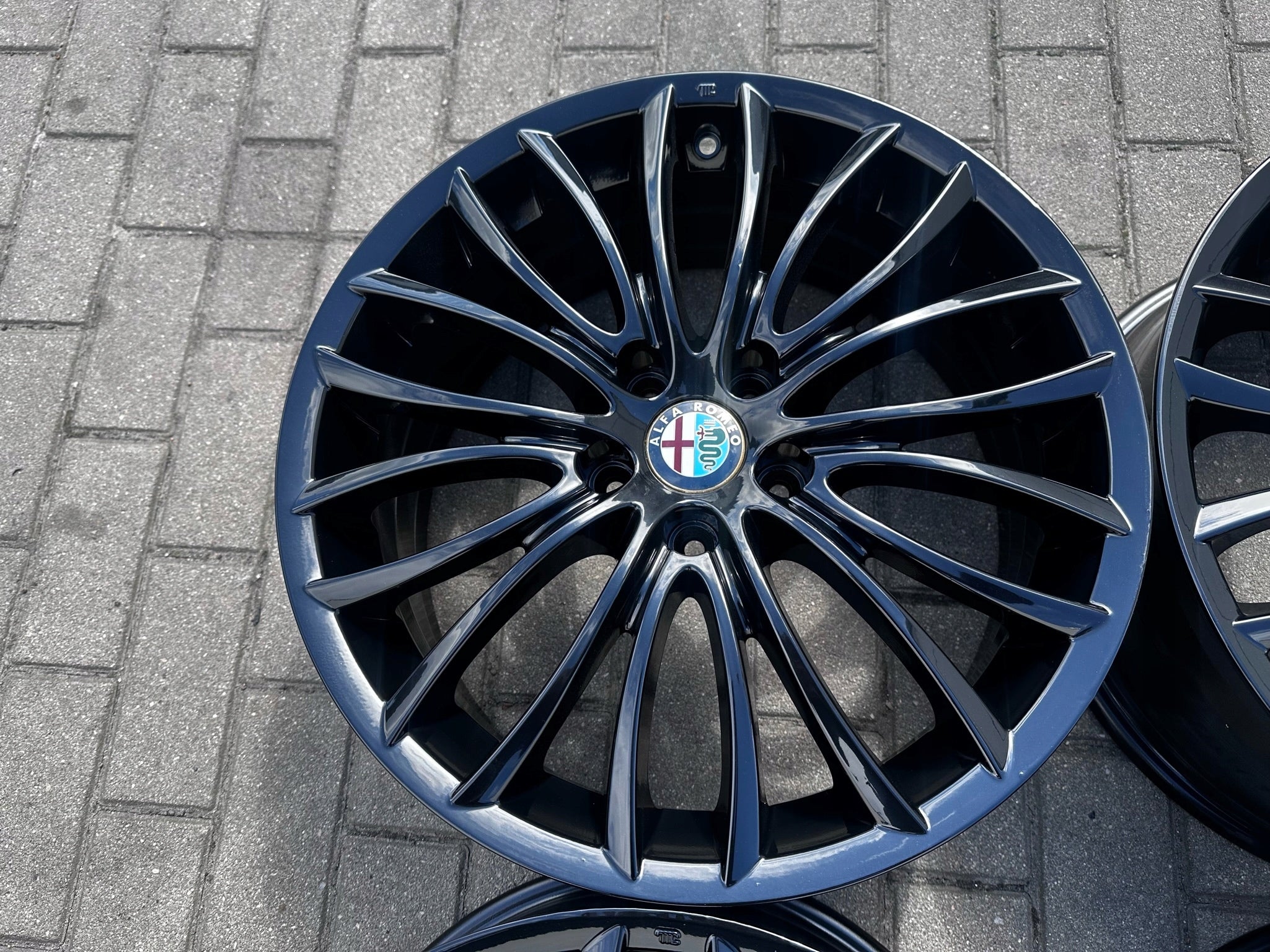 Alu Felge Alfa Romeo Giulia Giulietta Stelvio Brera 159 Spider Tonale 18 Zoll 7.5J 5x110 41ET 156102139