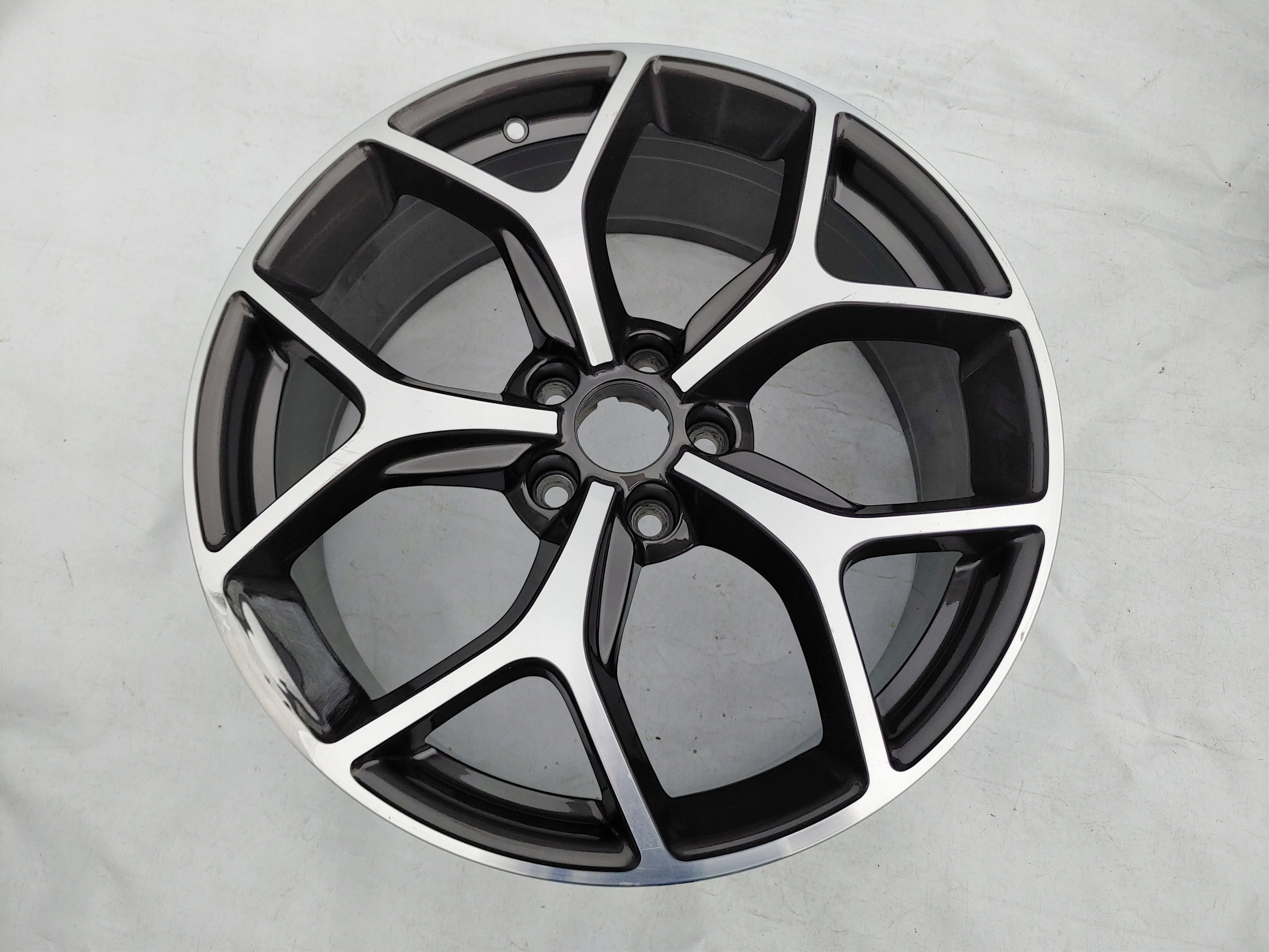  1x Alu Felge Alfa Romeo Stelvio Aluminum rim 19 Zoll 8.0J 5x110 34ET 156132271 product image