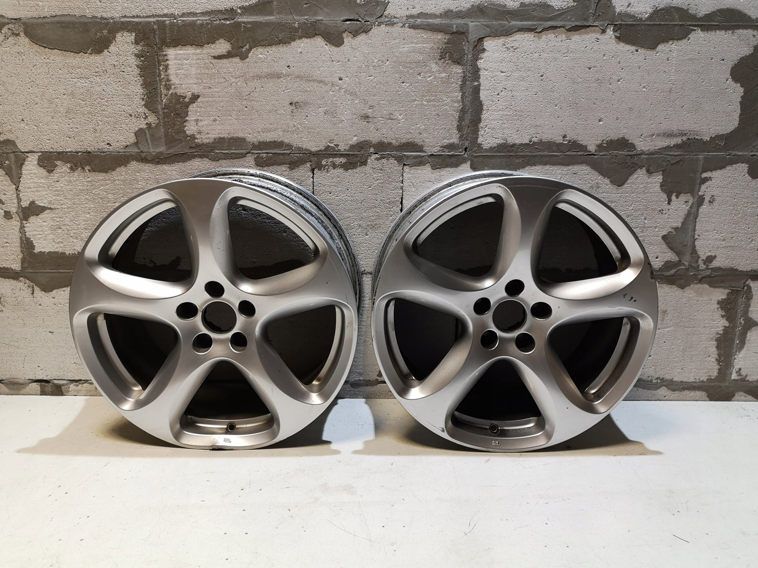 1x Alu Felge Alfa Romeo Giulia Stelvio Aluminum rim 18 Zoll 8.0J 5x110 156117306