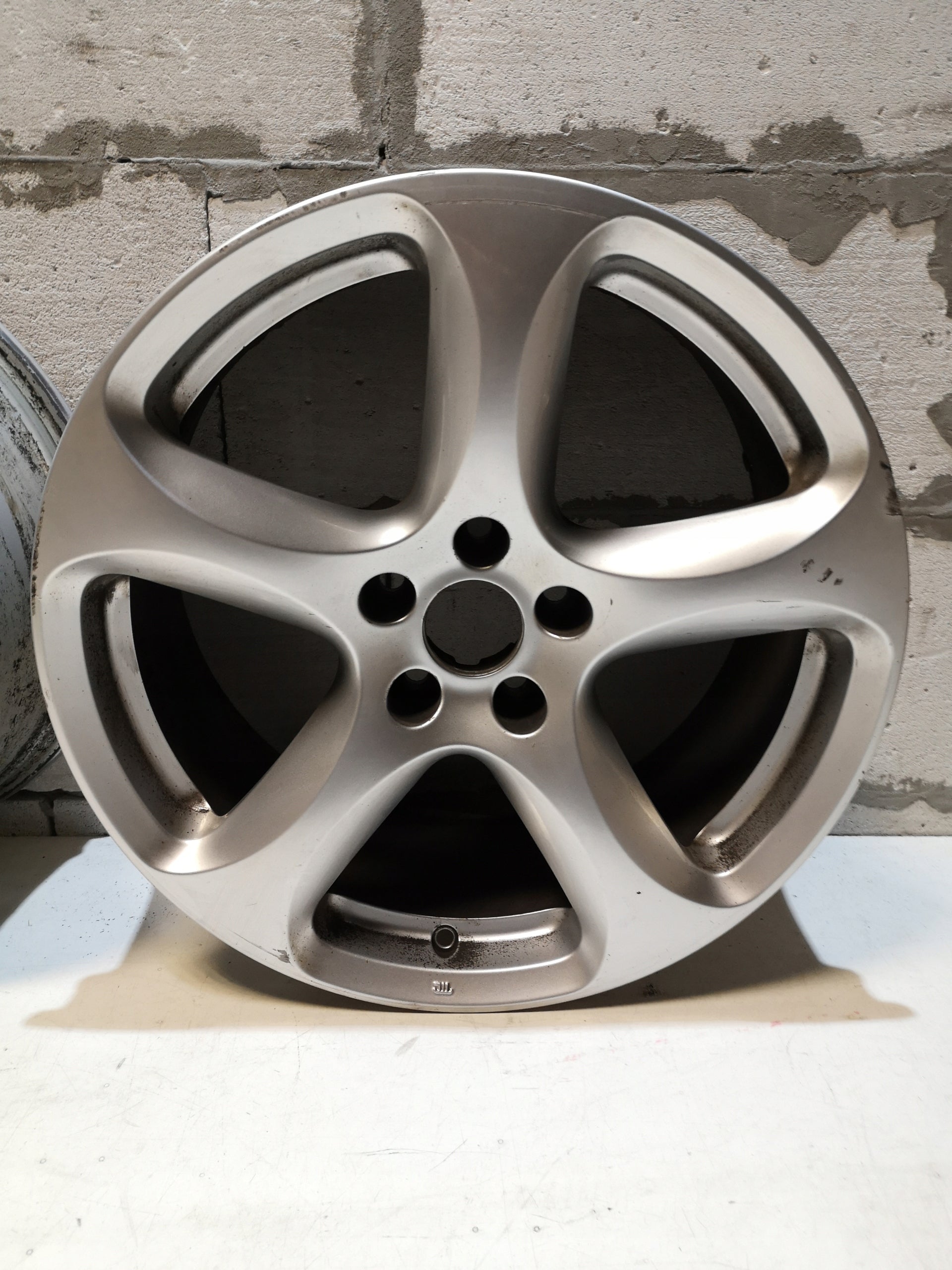 1x Alu Felge Alfa Romeo Giulia Stelvio Aluminum rim 18 Zoll 8.0J 5x110 156117306