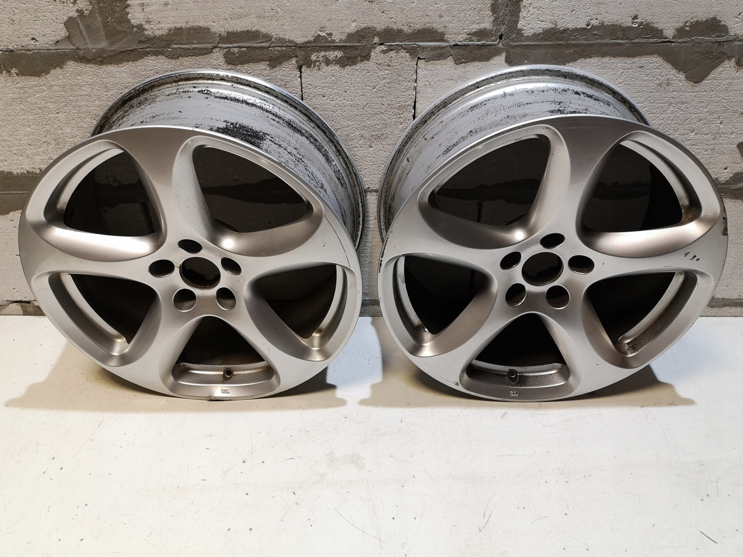 1x Alu Felge Alfa Romeo Giulia Stelvio Aluminum rim 18 Zoll 8.0J 5x110 156117306