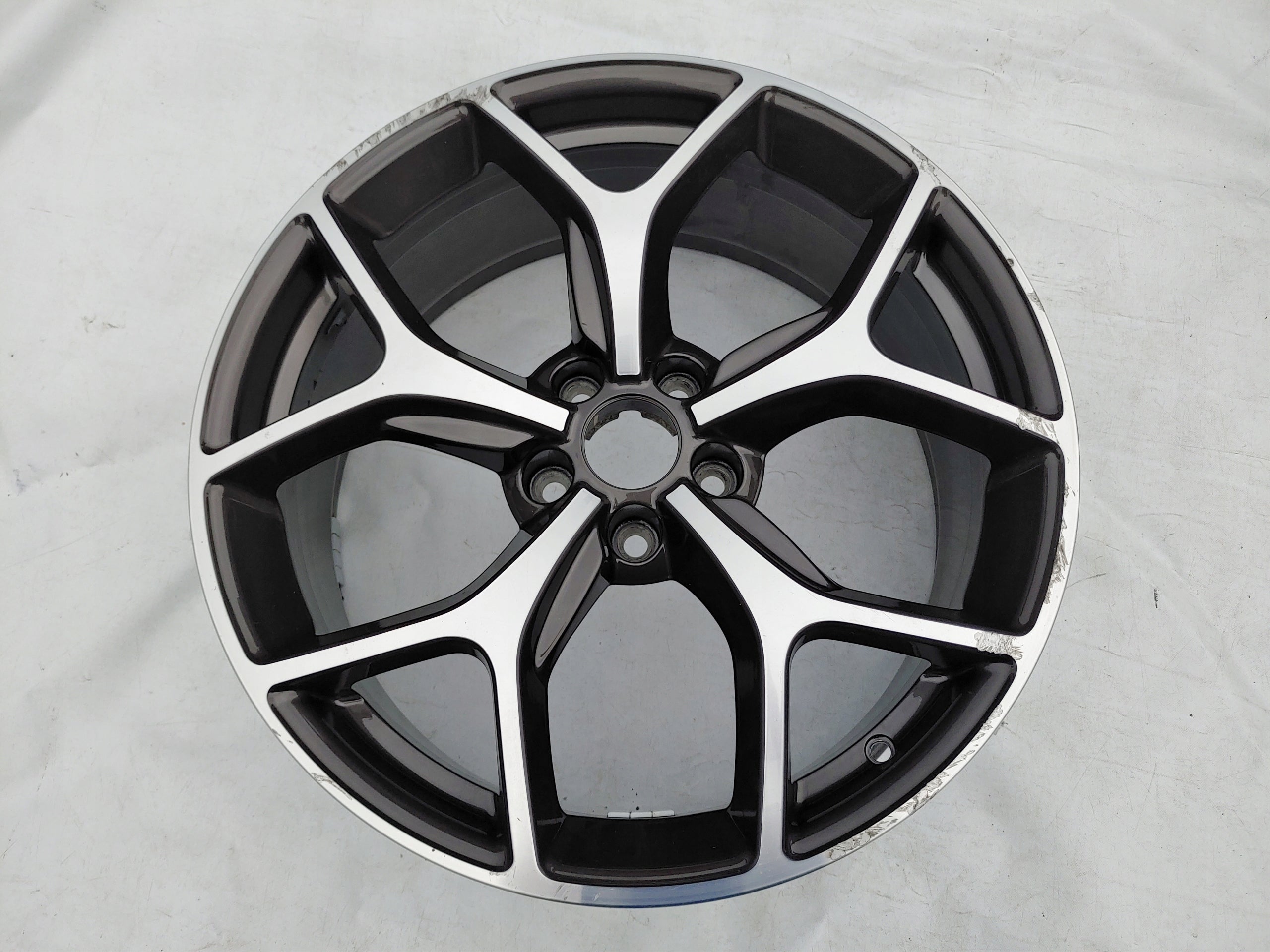  1x Alu Felge Alfa Romeo Stelvio Aluminum rim 19 Zoll 8.0J 5x110 34ET 156132271 product image