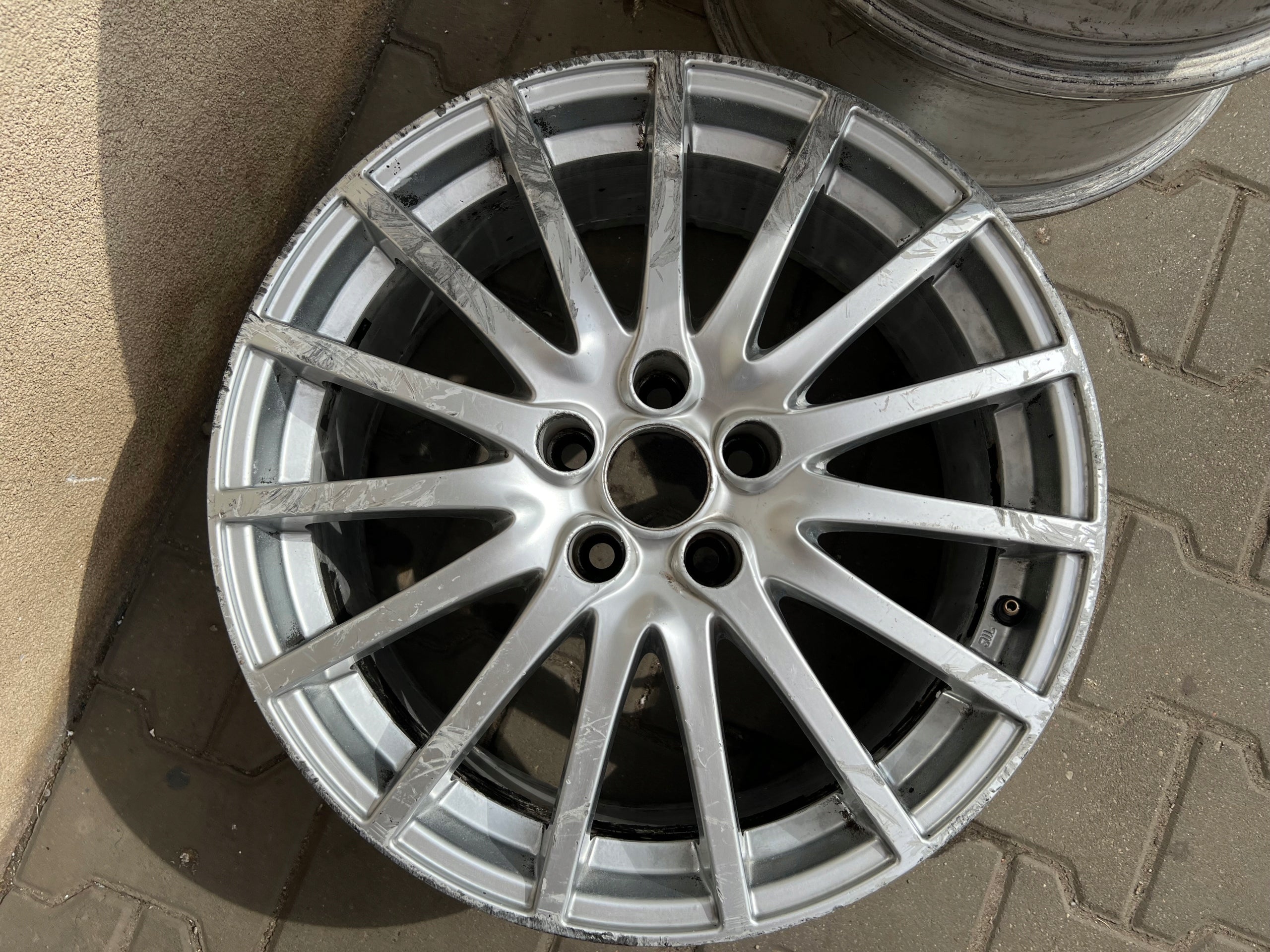 1x Alu Felge Alfa Romeo 2000 Aluminum rim 18 Zoll 8.0J 5x110