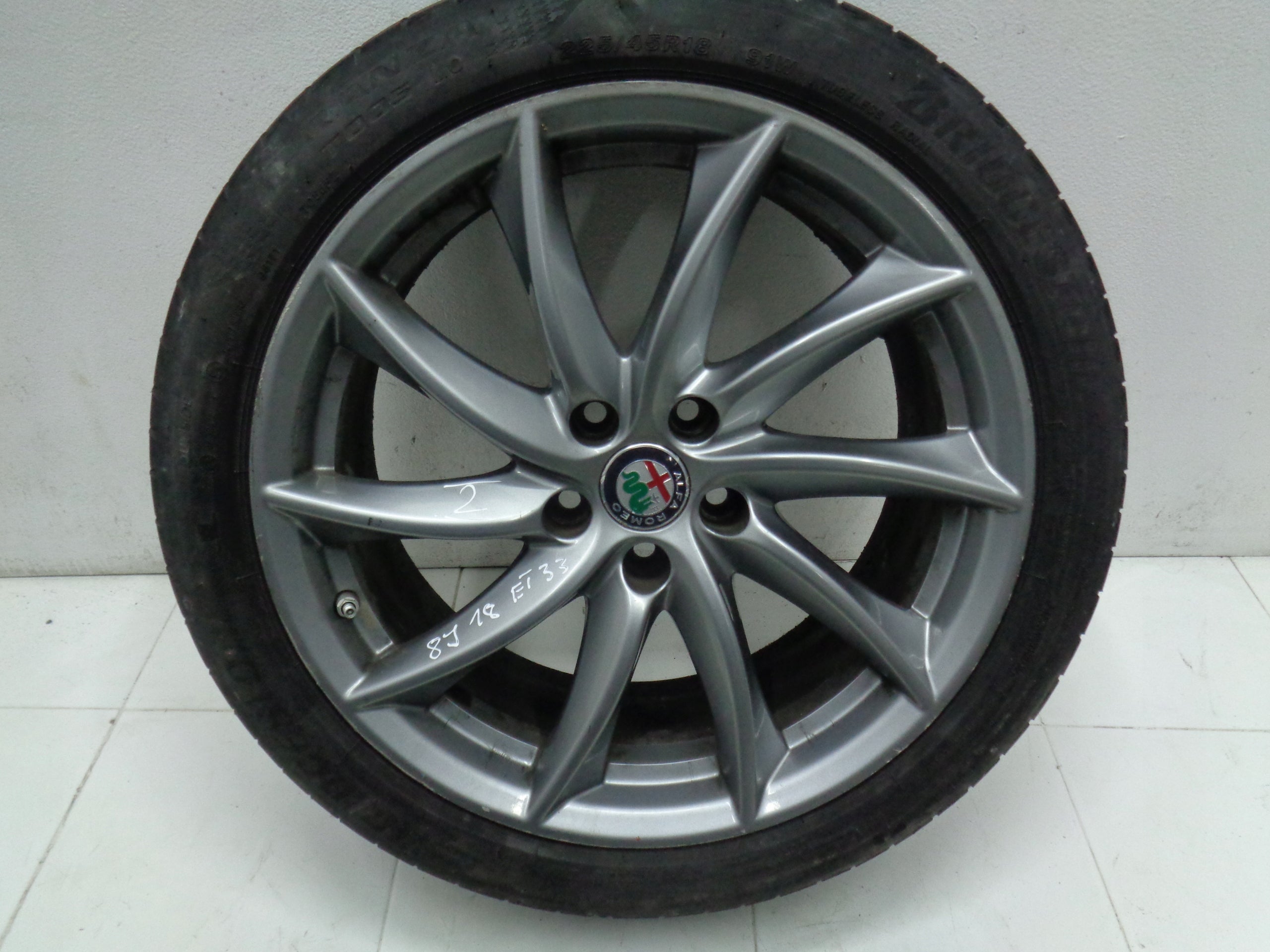  1x Alu Felge Alfa Romeo Giulia Aluminum rim 18 Zoll 8.0J 5x110 33ET 156119162 product image