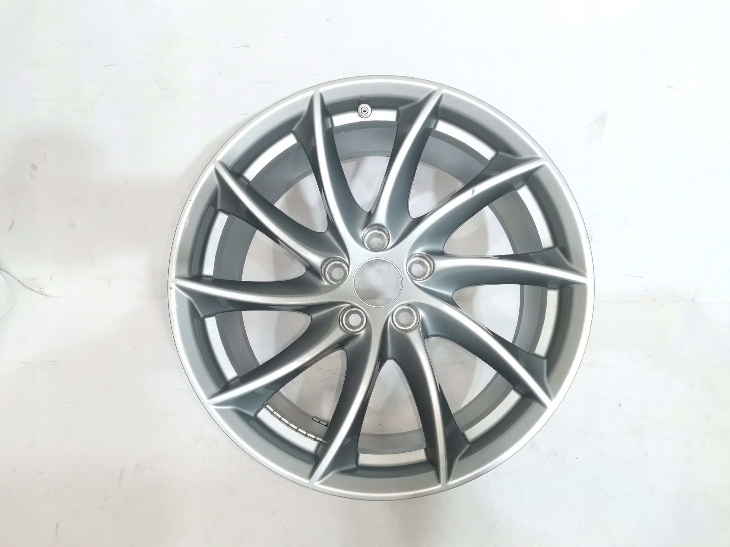 1x Alu Felge Alfa Romeo Giulia 156 18 Zoll 9.0J 5x110 44,5ET 156107472