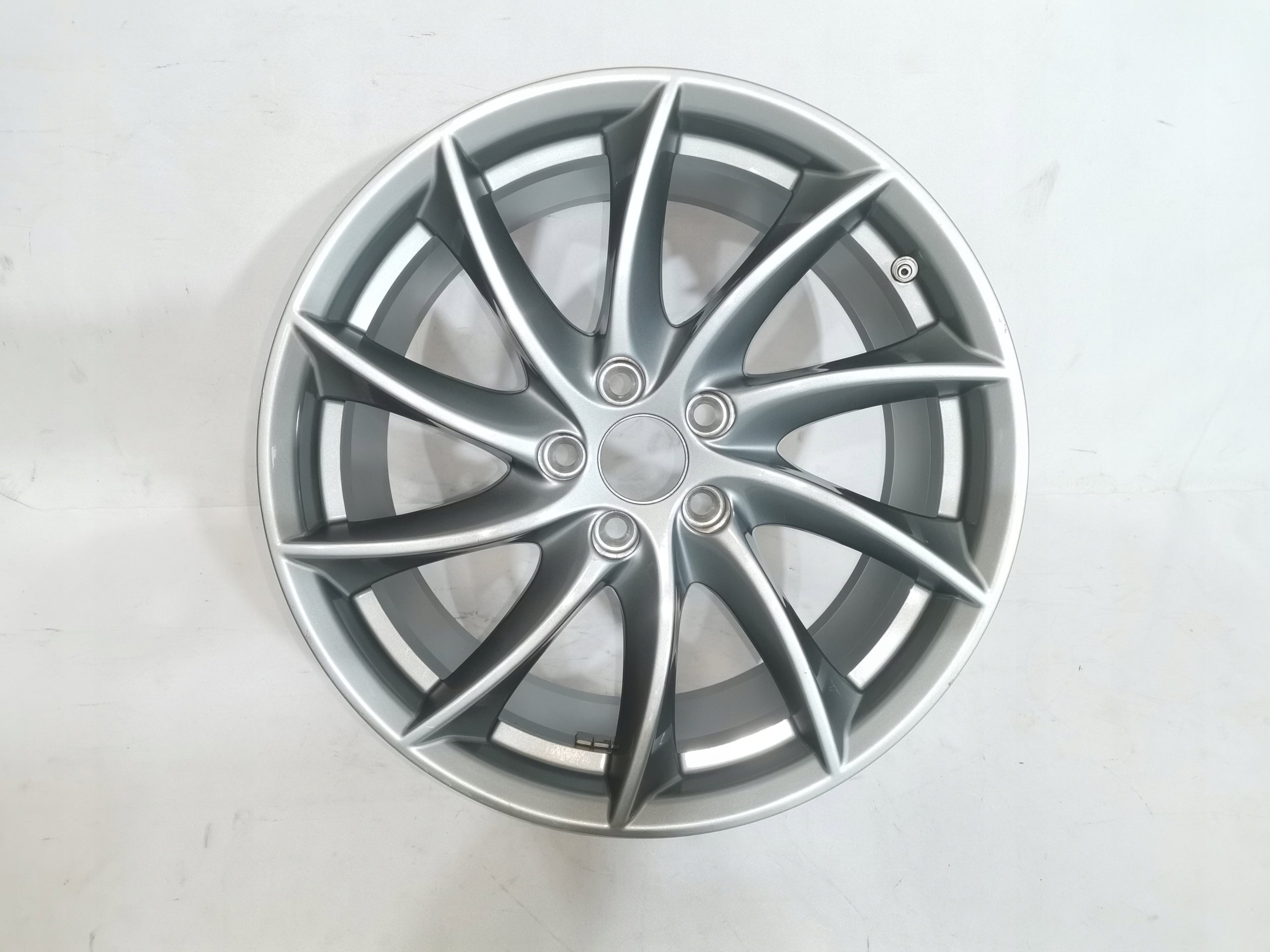 1x Alu Felge Alfa Romeo Giulia 156 18 Zoll 9.0J 5x110 44,5ET 156107472