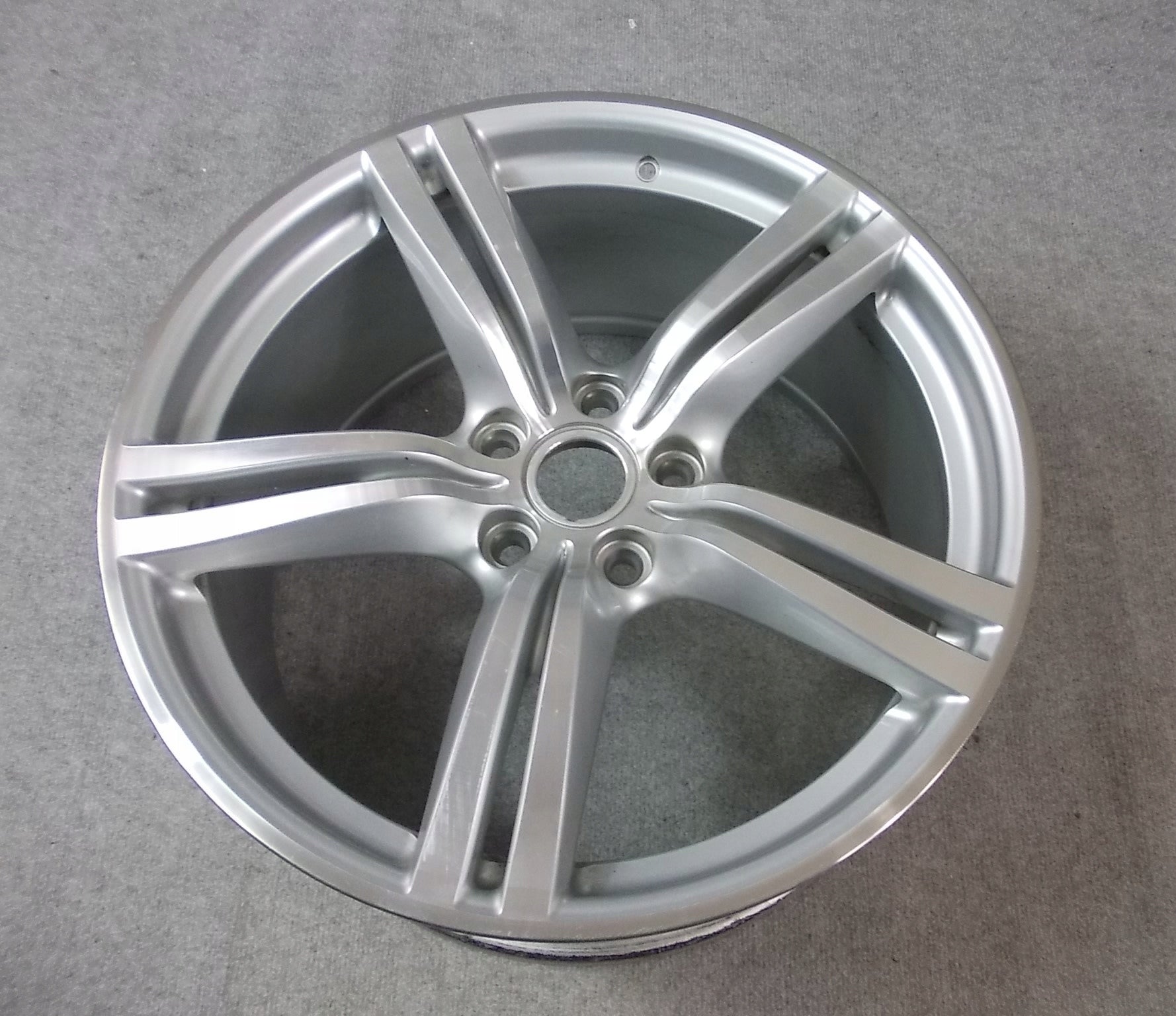 1x Alu Felge Aston Martin DB9 Aluminum rim 19 Zoll 9.5J 5x114.3 58ET 6G431007BA