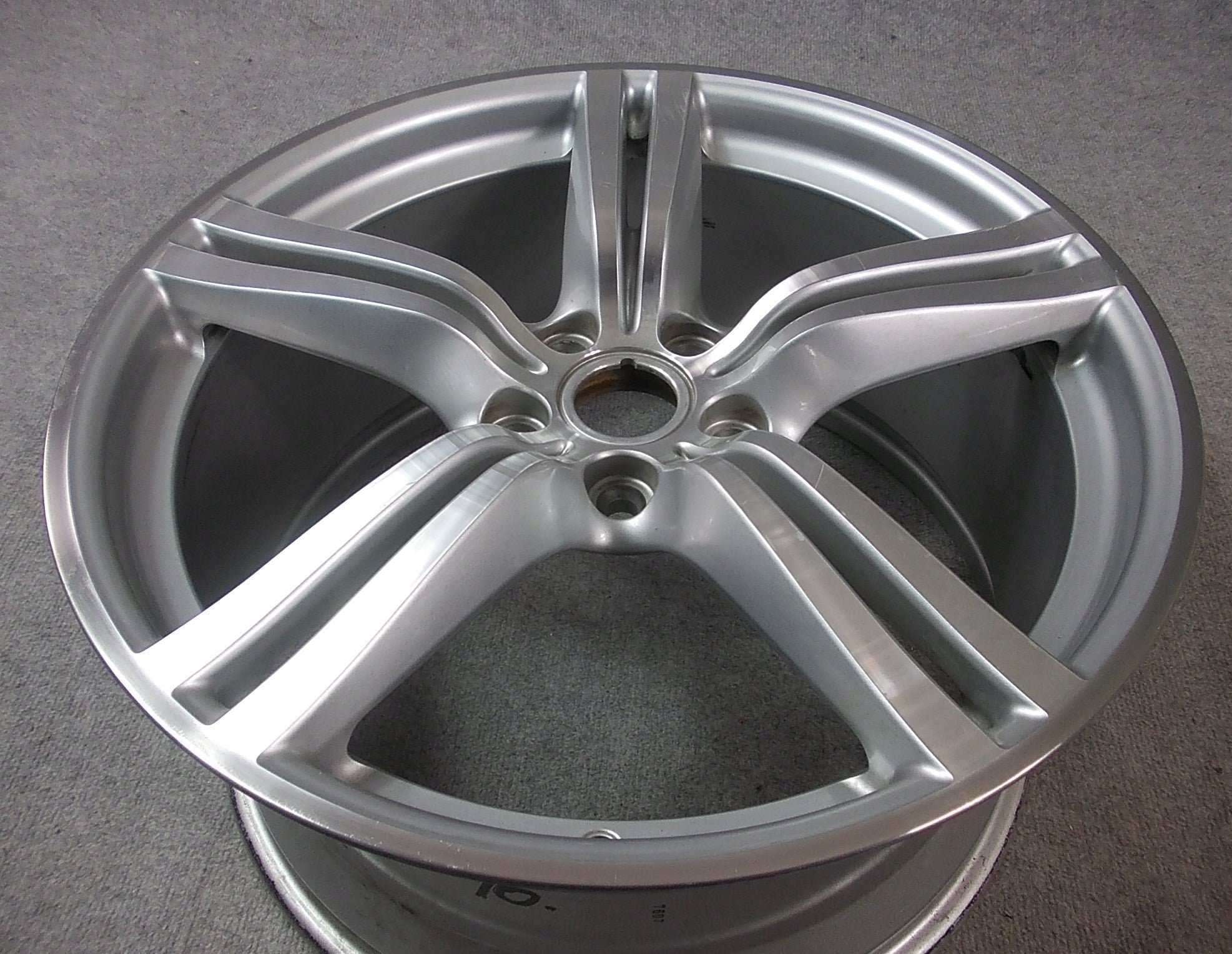 1x Alu Felge Aston Martin DB9 Aluminum rim 19 Zoll 9.5J 5x114.3 58ET 6G431007BA