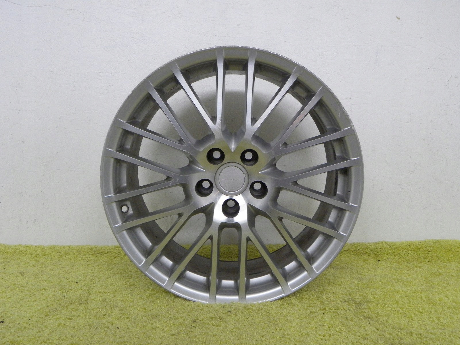 1x Alu Felge Aston Martin DB4 Aluminum rim 19 Zoll 8.5J 5x114.3 9G331007CA