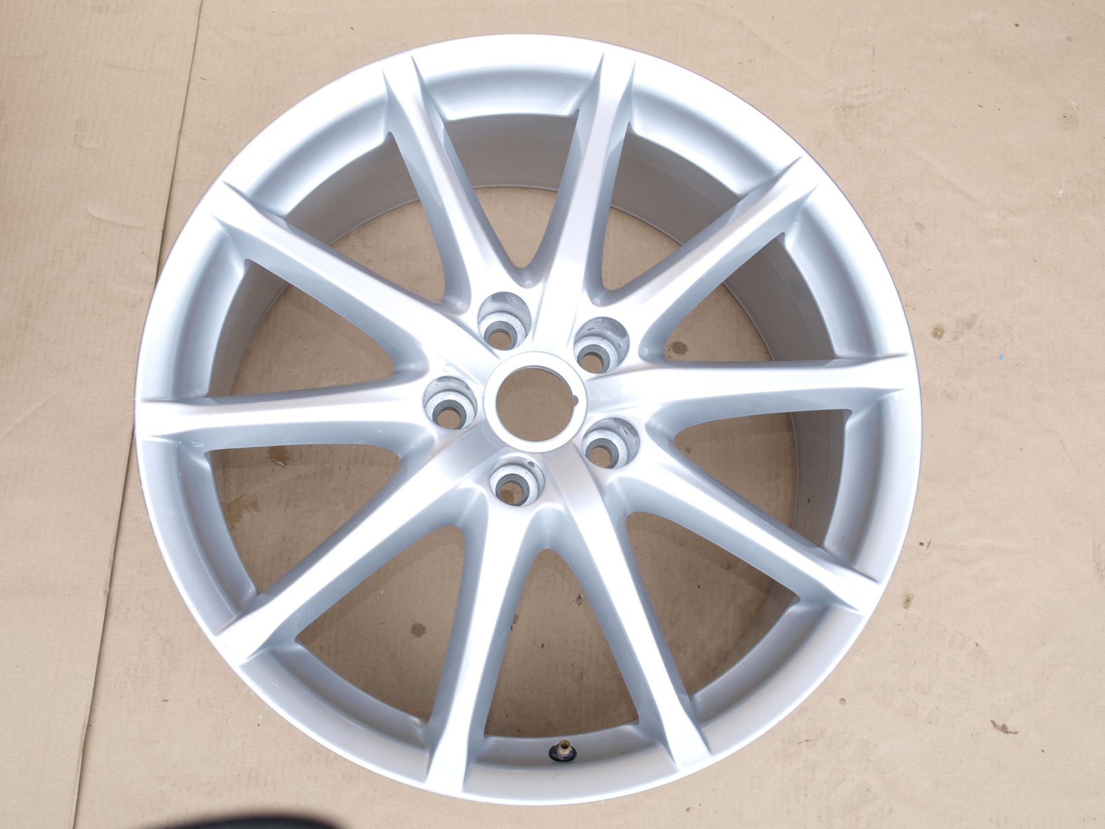 1x Alu Felge Aston Martin DB9 Aluminum rim 19 Zoll 5x114.3