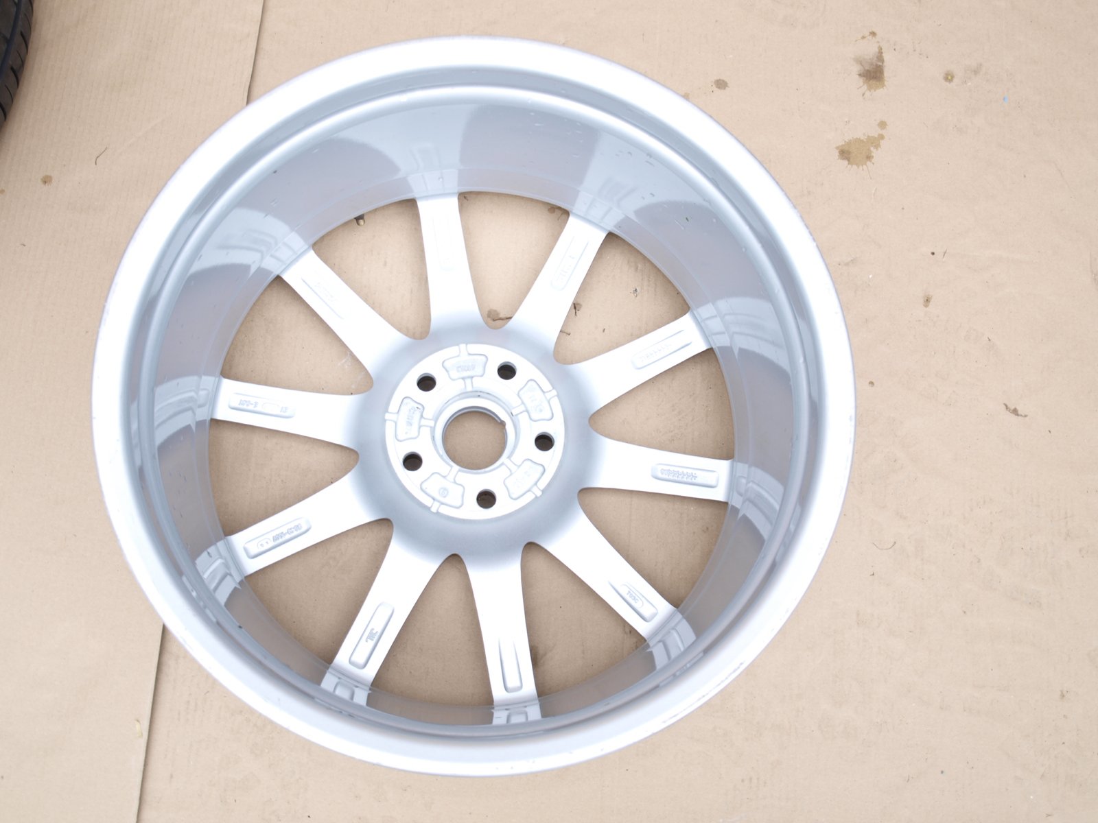 1x Alu Felge Aston Martin DB9 Aluminum rim 19 Zoll 5x114.3