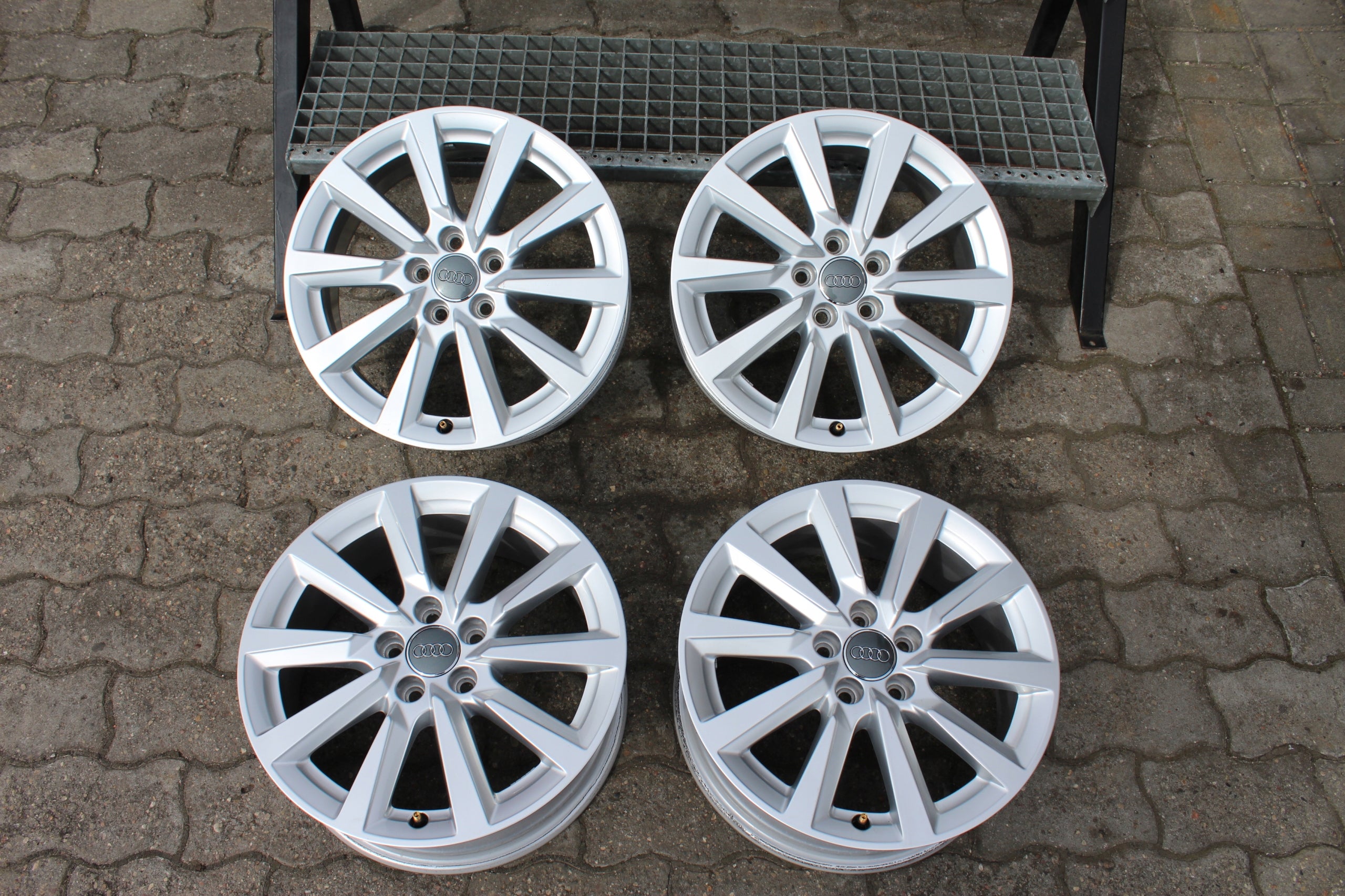 Alu Felge Audi A1 TT A3 Aluminum rim 16 Zoll 6.5J 5x100 40ET 82A601025C