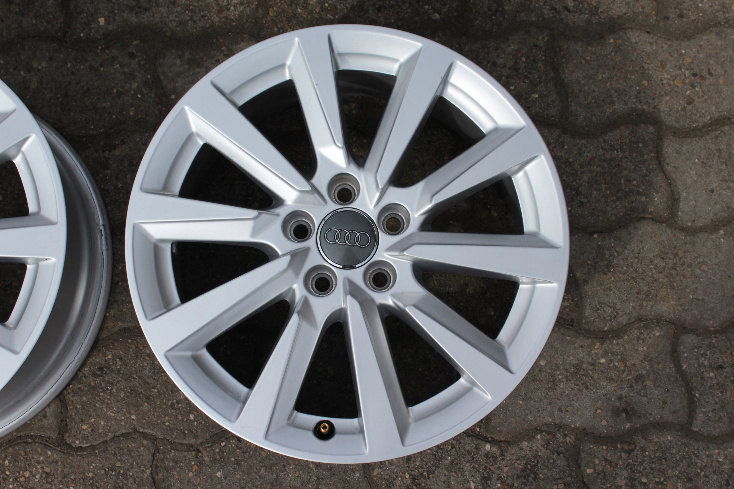 Alu Felge Audi A1 TT A3 Aluminum rim 16 Zoll 6.5J 5x100 40ET 82A601025C