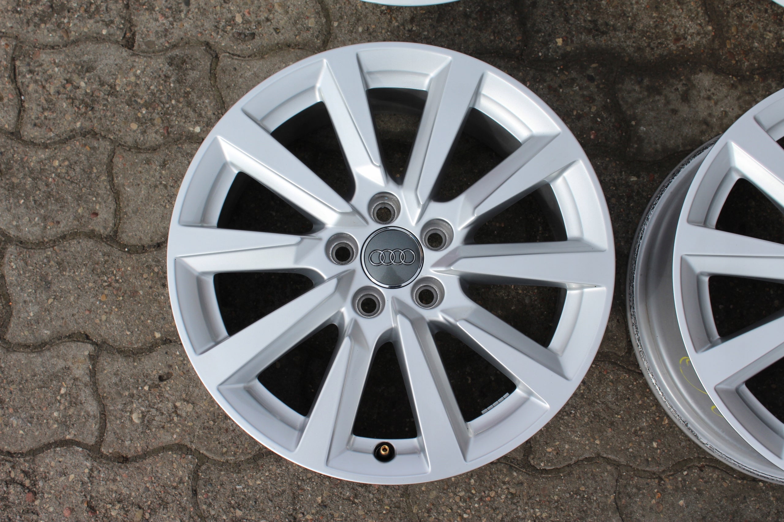 Alu Felge Audi A1 TT A3 Aluminum rim 16 Zoll 6.5J 5x100 40ET 82A601025C