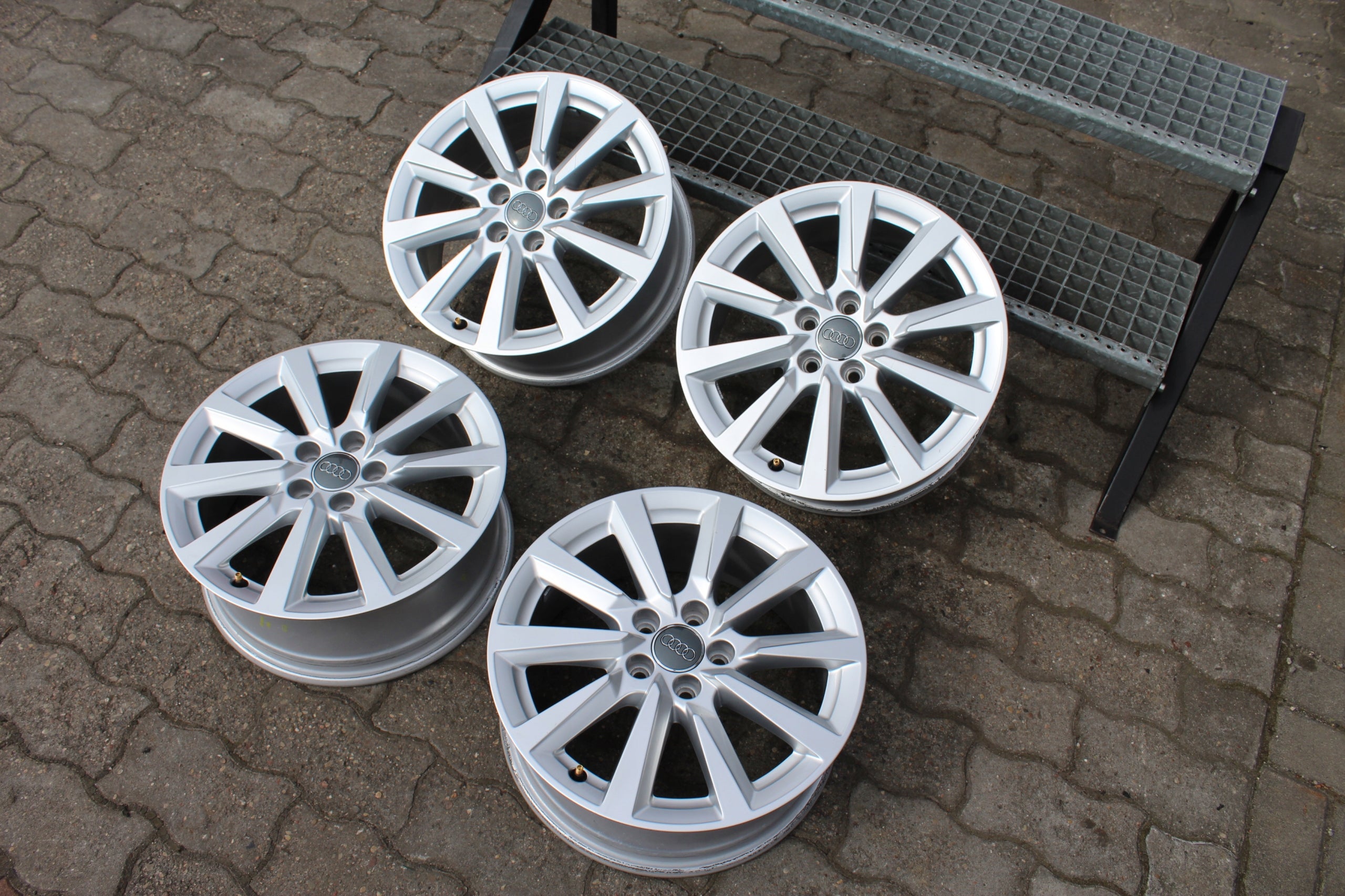 Alu Felge Audi A1 TT A3 Aluminum rim 16 Zoll 6.5J 5x100 40ET 82A601025C