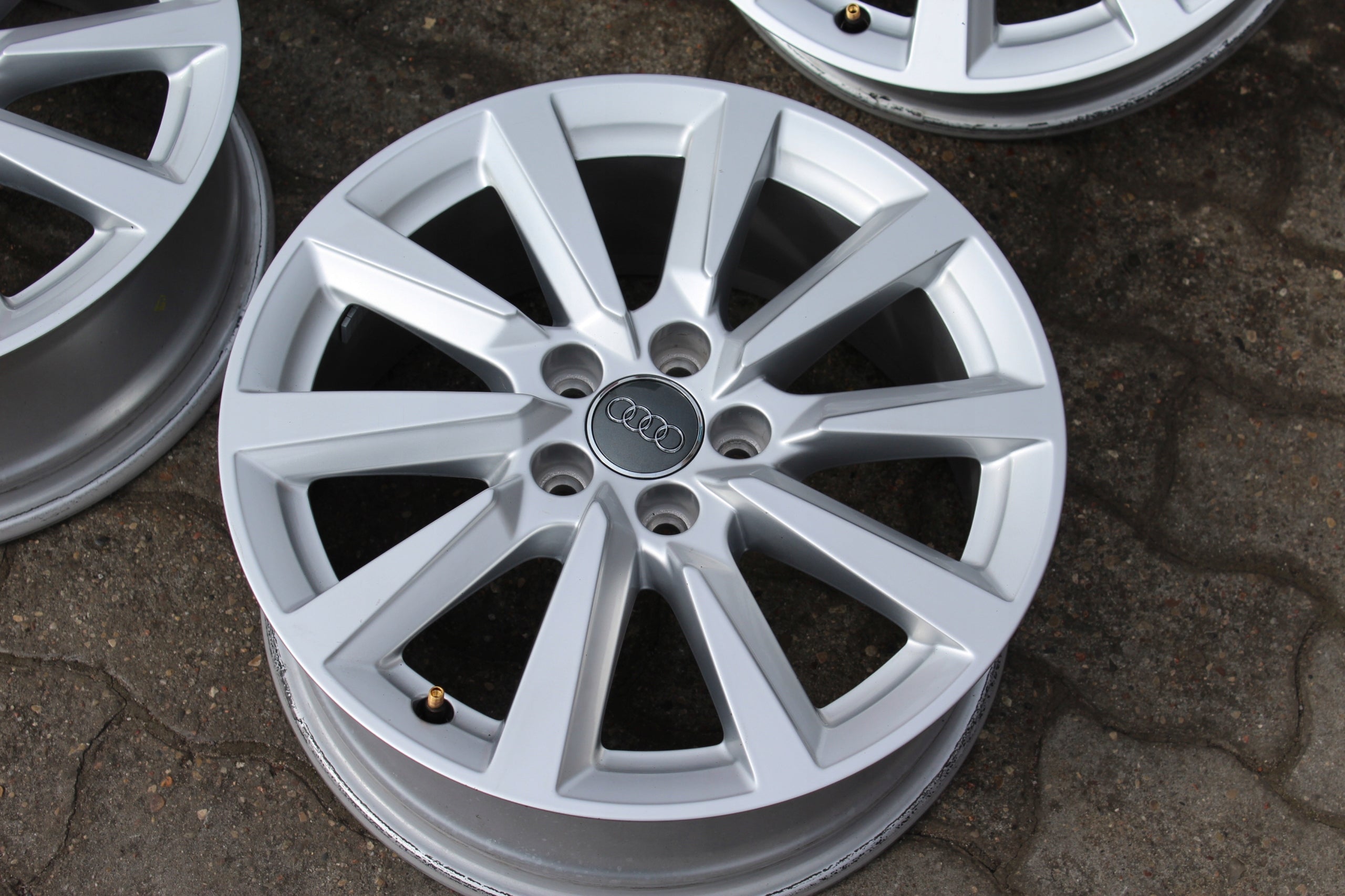 Alu Felge Audi A1 TT A3 Aluminum rim 16 Zoll 6.5J 5x100 40ET 82A601025C