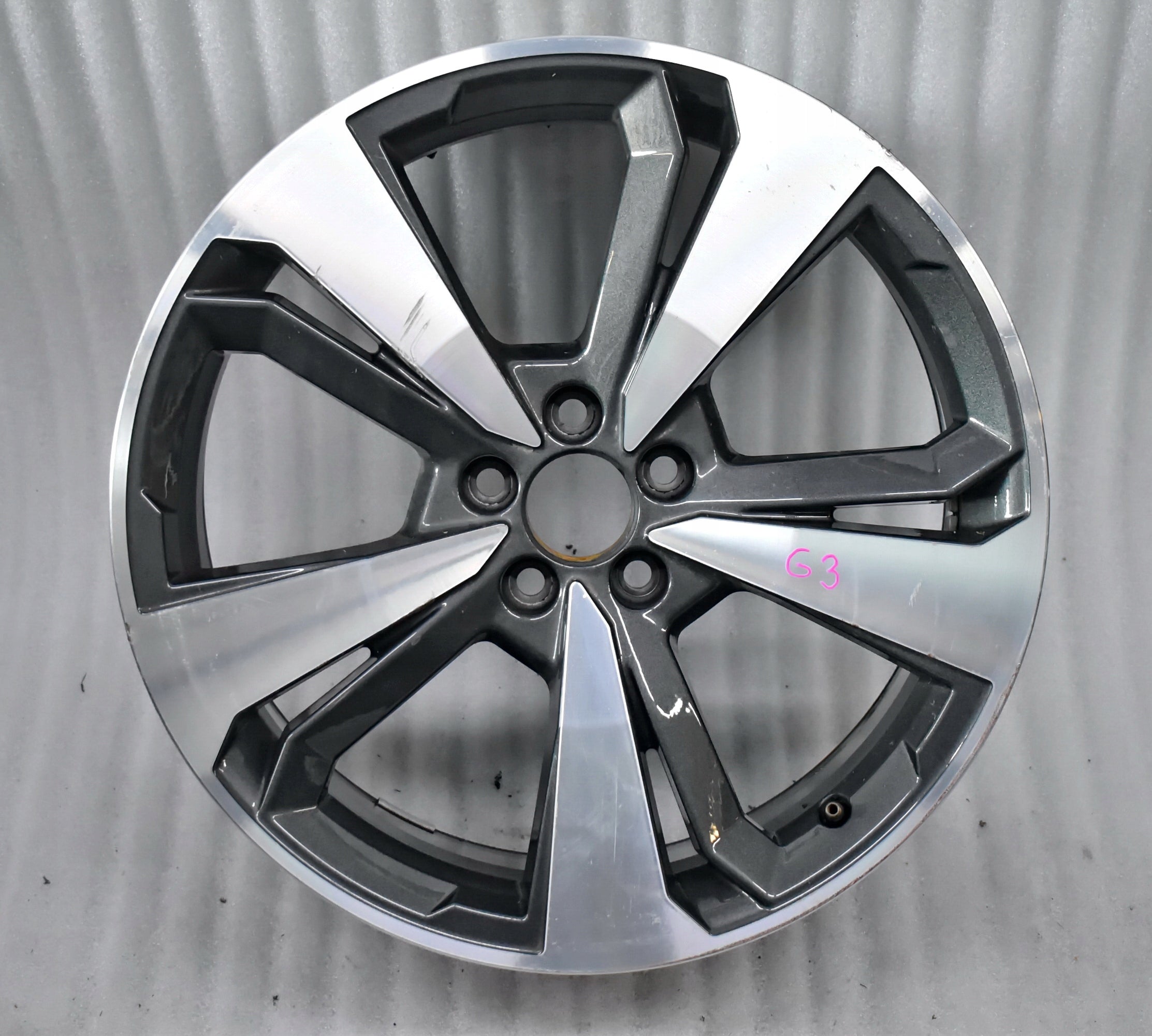 1x Alu Felge Audi A1 A6 Aluminum rim 18 Zoll 7.5J 5x112 43ET 82A601025T