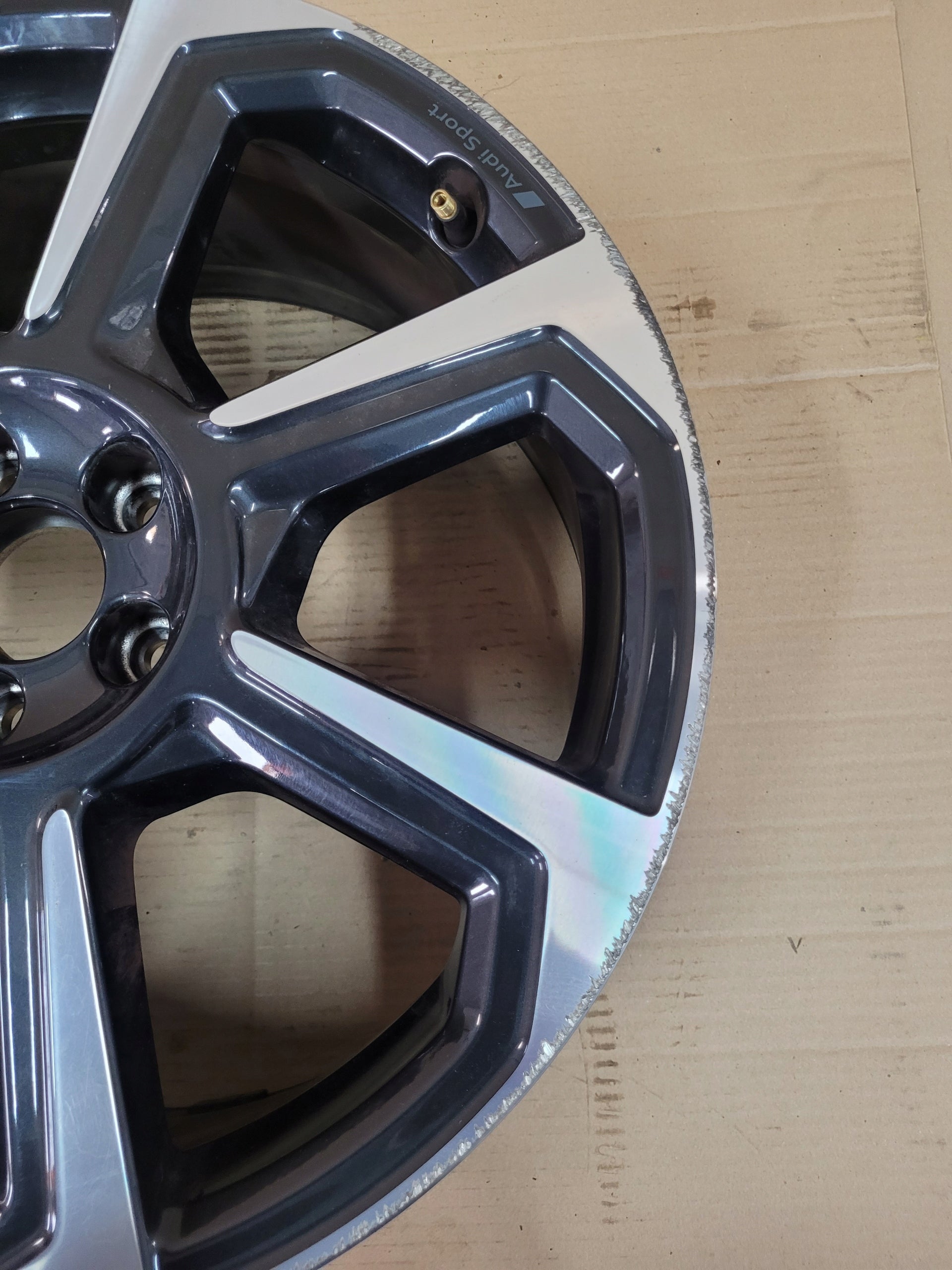 1x Alu Felge Audi A1 Aluminum rim 18 Zoll 7.5J 5x100 46ET