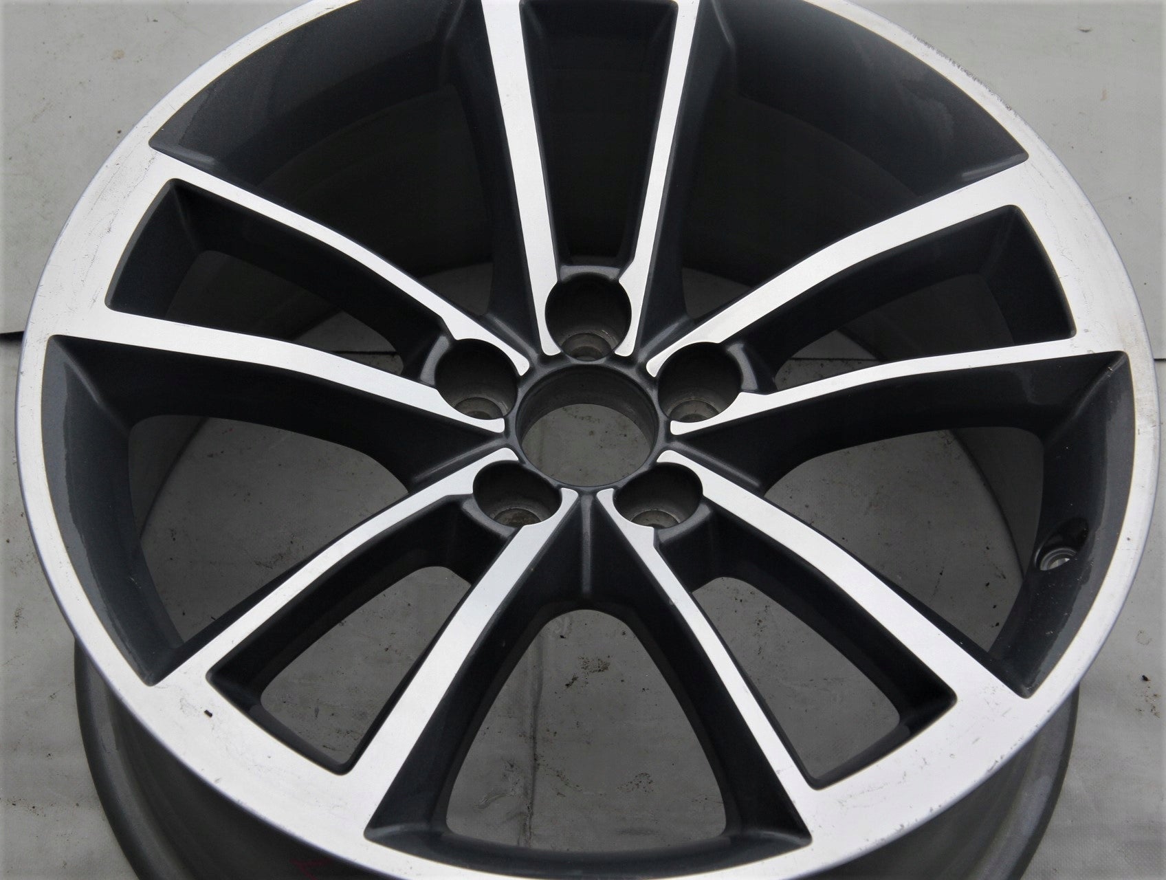  1x aluminum rim Audi A1 aluminum rim 17 inch 7.5J 5x100 36ET 8X0071497B  product image