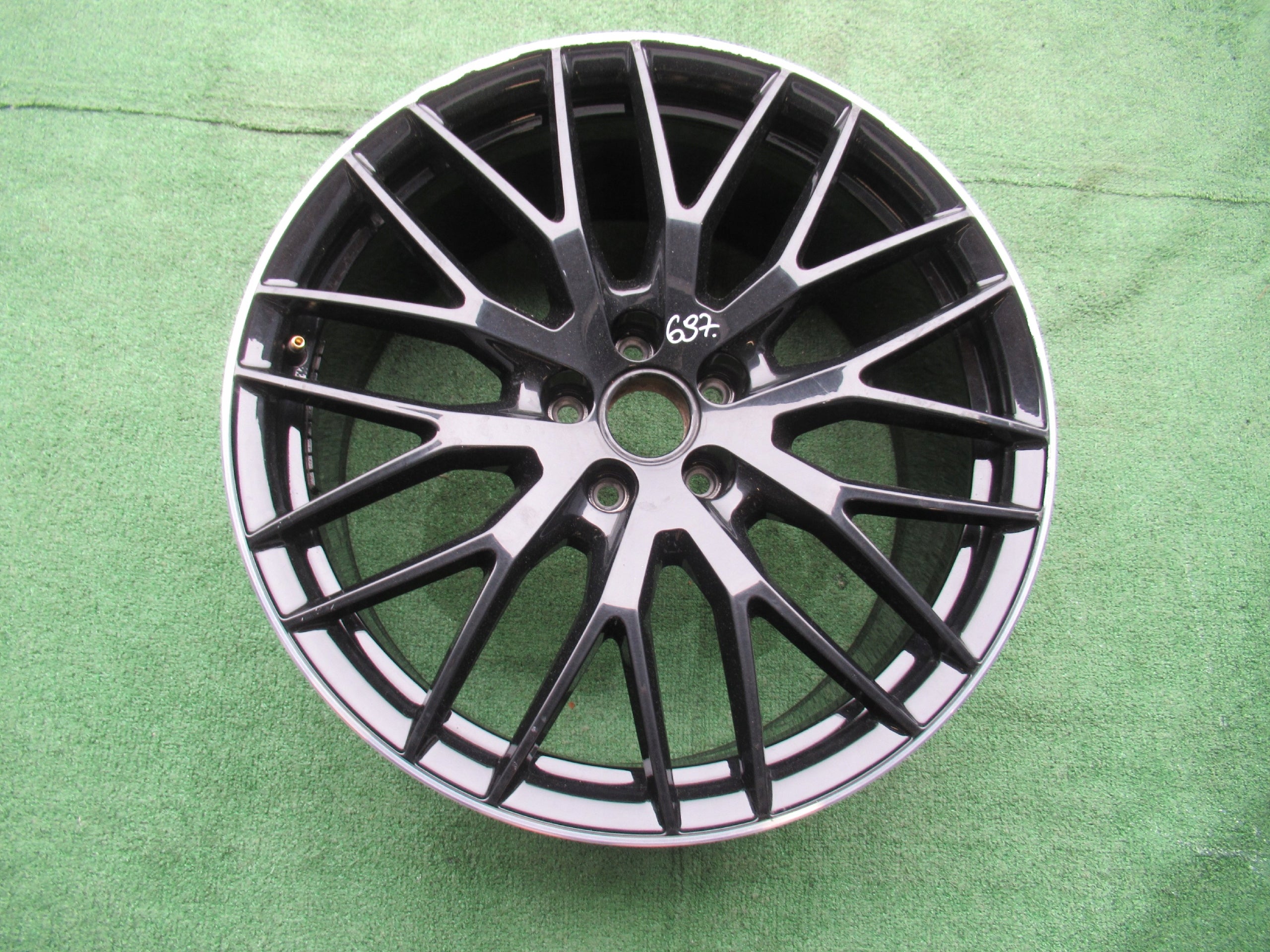 1x Alu Felge Audi A6 Aluminum rim 20 Zoll 9.0J 5x112 52ET 8S0601025T