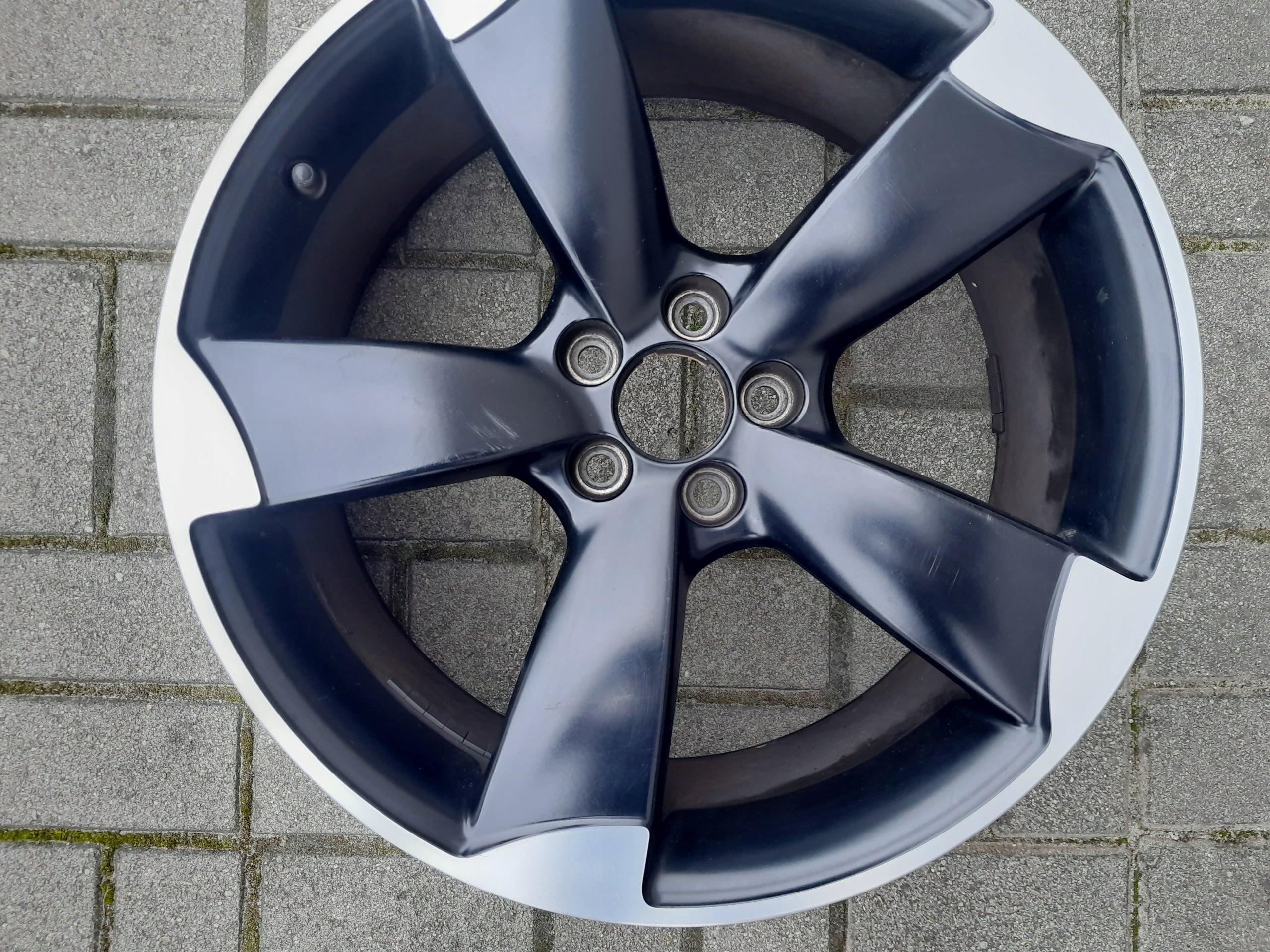 1x Alu Felge Audi A1 Aluminum rim 18 Zoll 7.5J 5x100 39ET