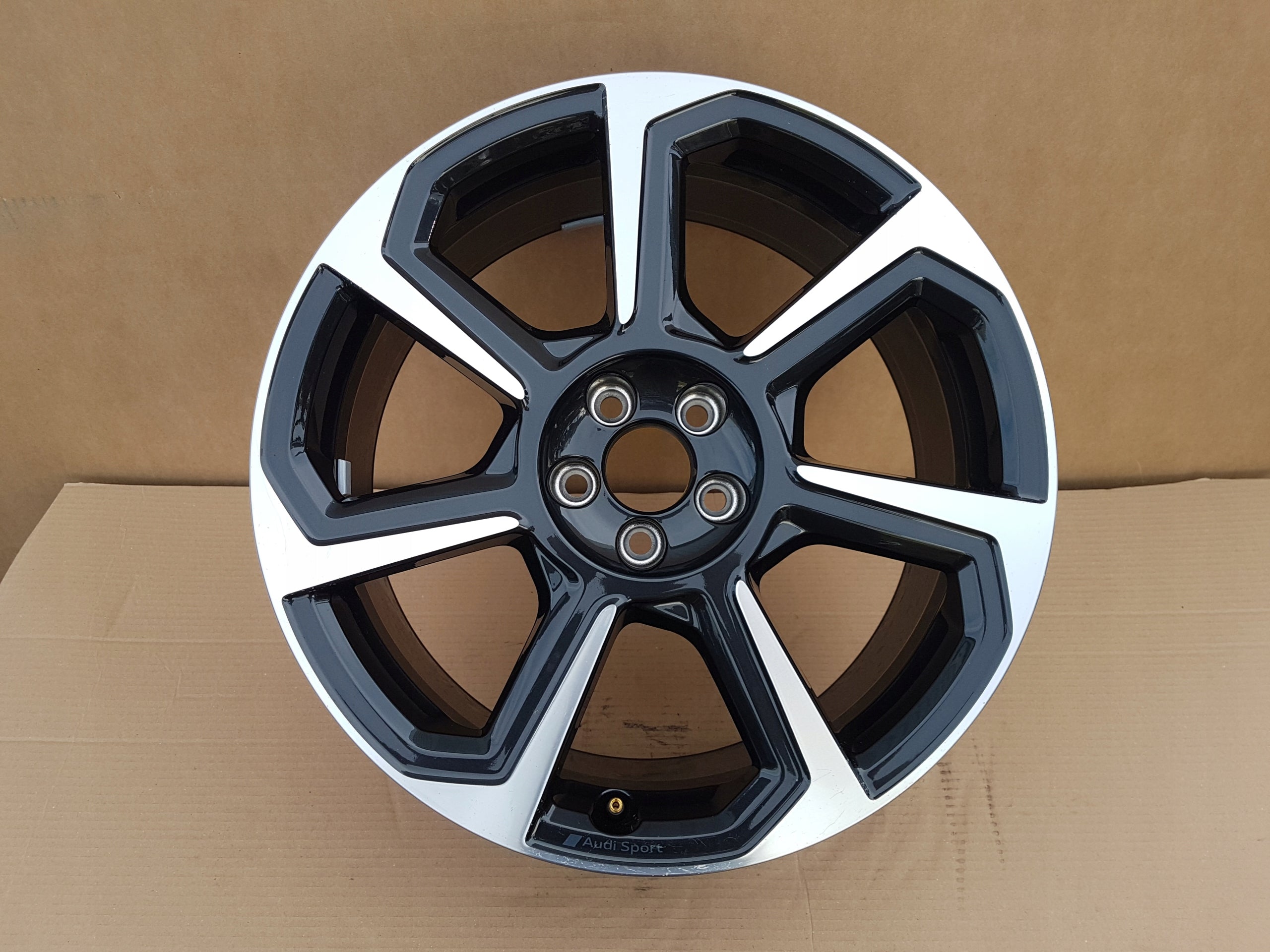 1x Alu Felge Audi A1 Aluminum rim 18 Zoll 7.5J 5x112 46ET