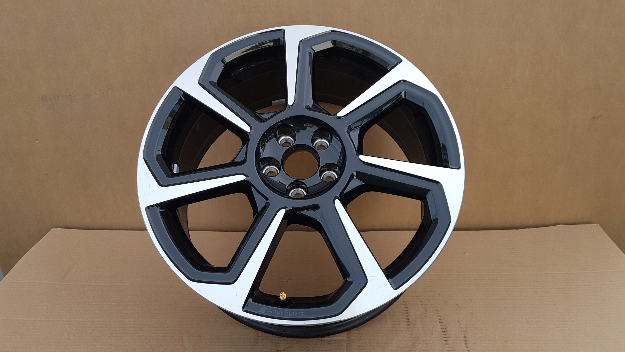 1x Alu Felge Audi A1 Aluminum rim 18 Zoll 7.5J 5x112 46ET