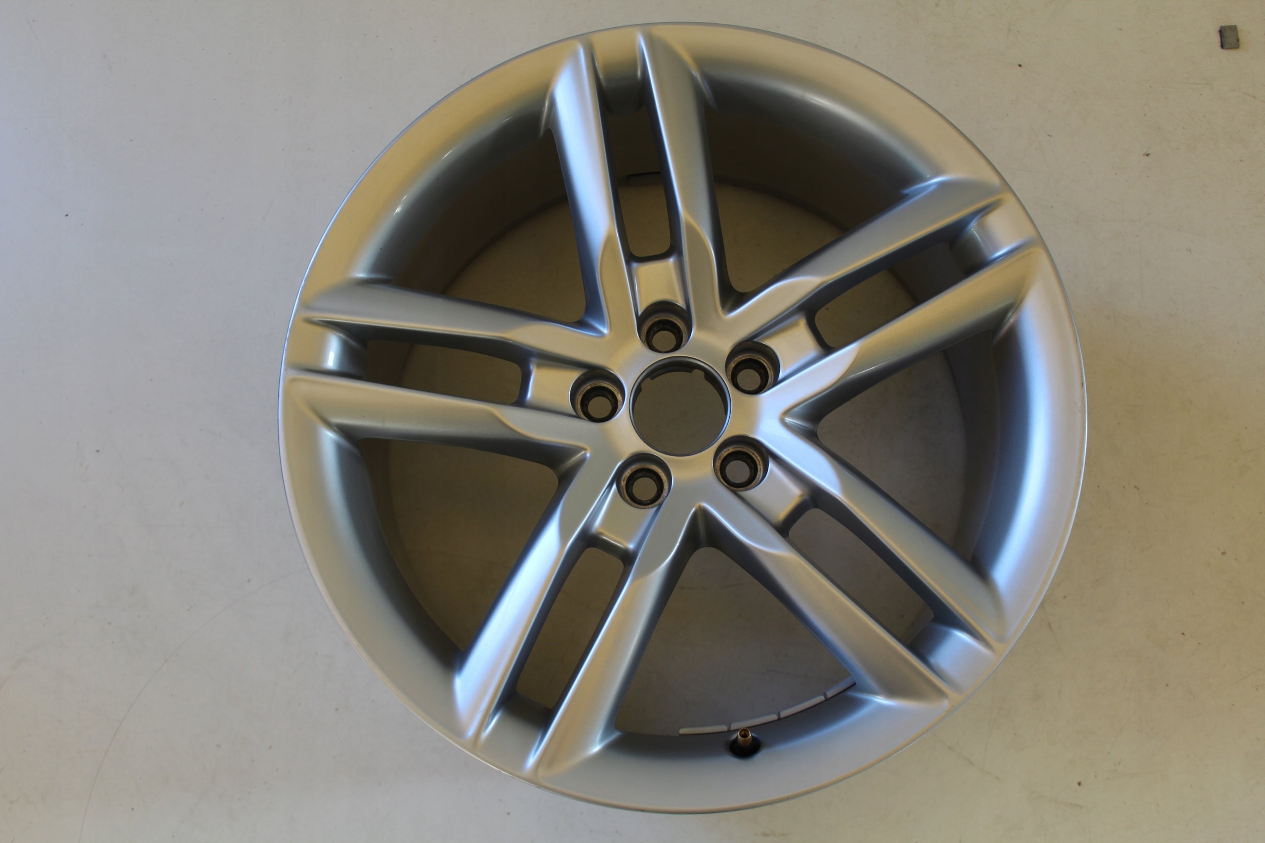 1x Alu Felge Audi A1 Aluminum rim 17 Zoll 7.5J 5x100 36ET 8X0601025AP