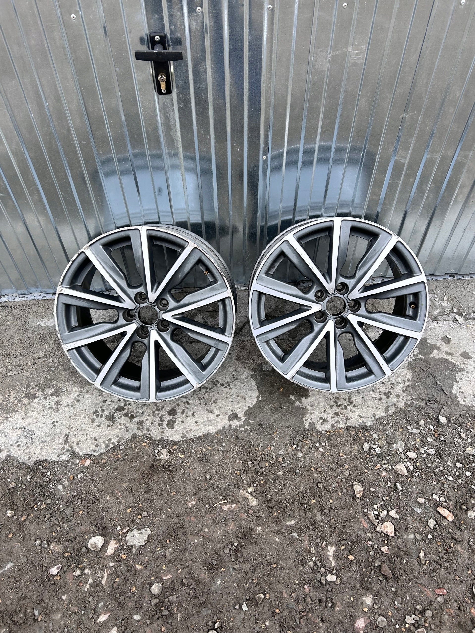 1x Alu Felge Audi A1 Aluminum rim 17 Zoll 7.5J 5x112 8X0601025AL