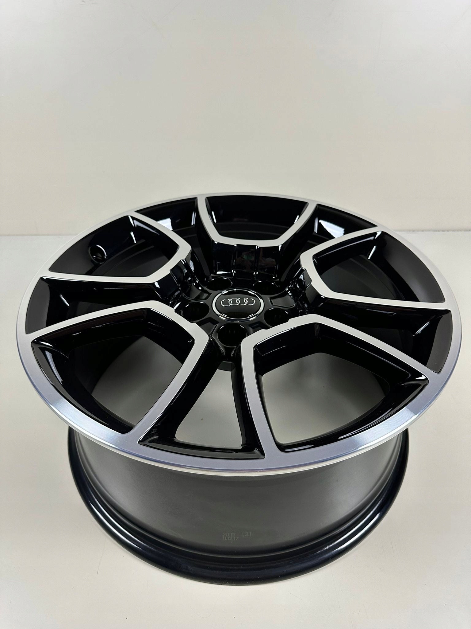 Alu Felge Audi A3 Q3 Q2 A6 A8 A4 TT Aluminum rim 19 Zoll 8.5J 5x112 36ET