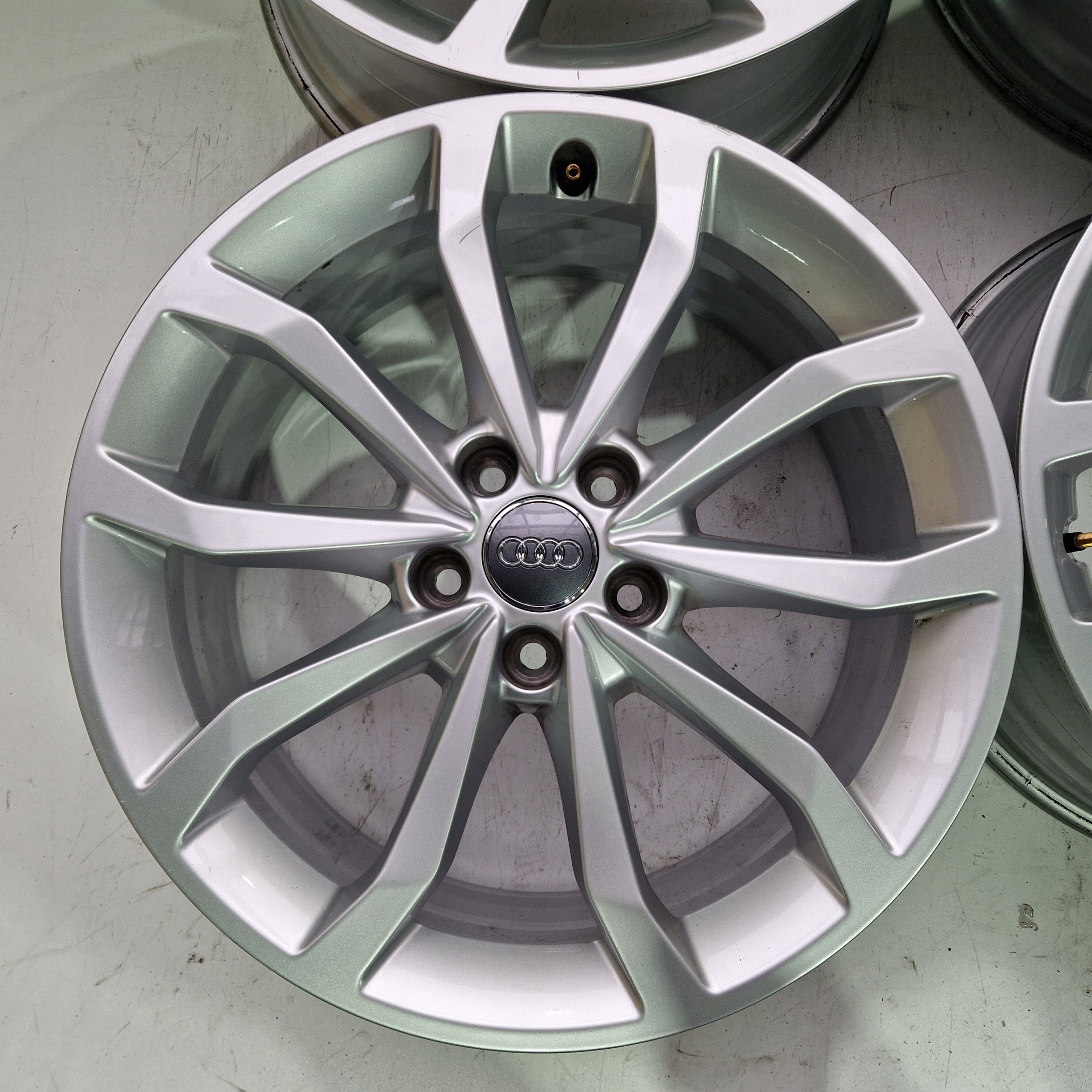 Alu Felge Audi A3 Q3 A6 Q5 A4 Aluminum rim 18 Zoll 7.5J 5x112 39ET