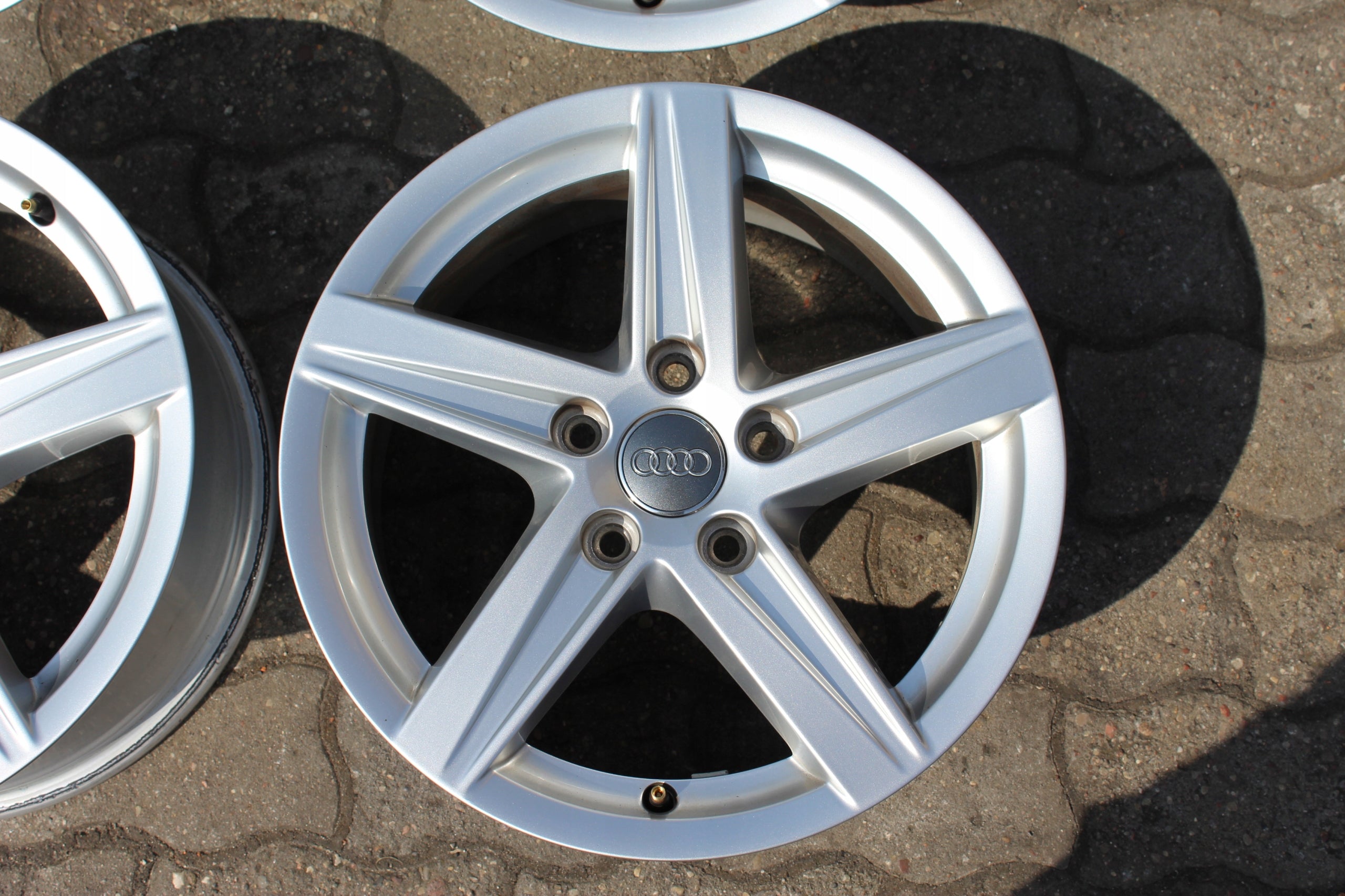 Alu Felge Audi Q3 A4 A3 A6 Aluminum rim 16 Zoll 7.0J 5x112 48ET 810601025CR