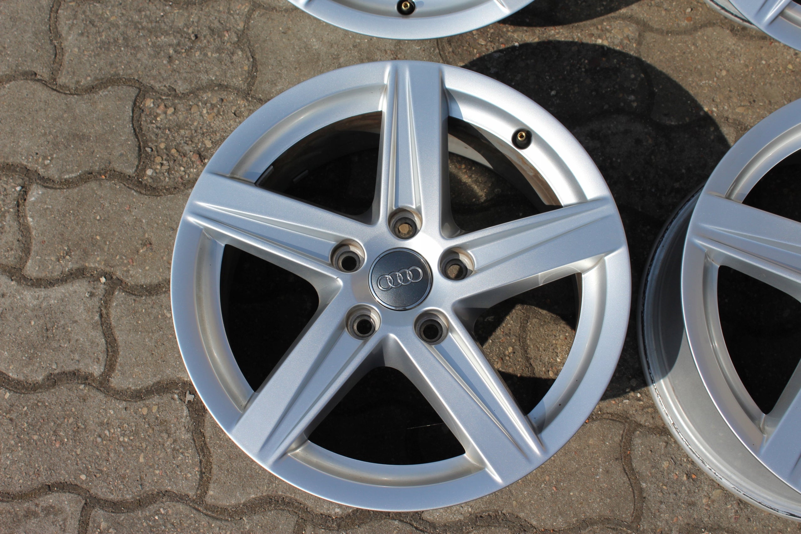 Alu Felge Audi Q3 A4 A3 A6 Aluminum rim 16 Zoll 7.0J 5x112 48ET 810601025CR