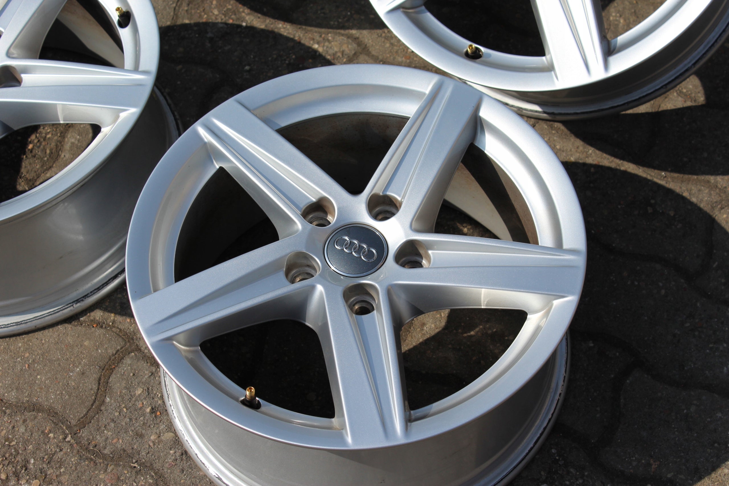 Alu Felge Audi Q3 A4 A3 A6 Aluminum rim 16 Zoll 7.0J 5x112 48ET 810601025CR