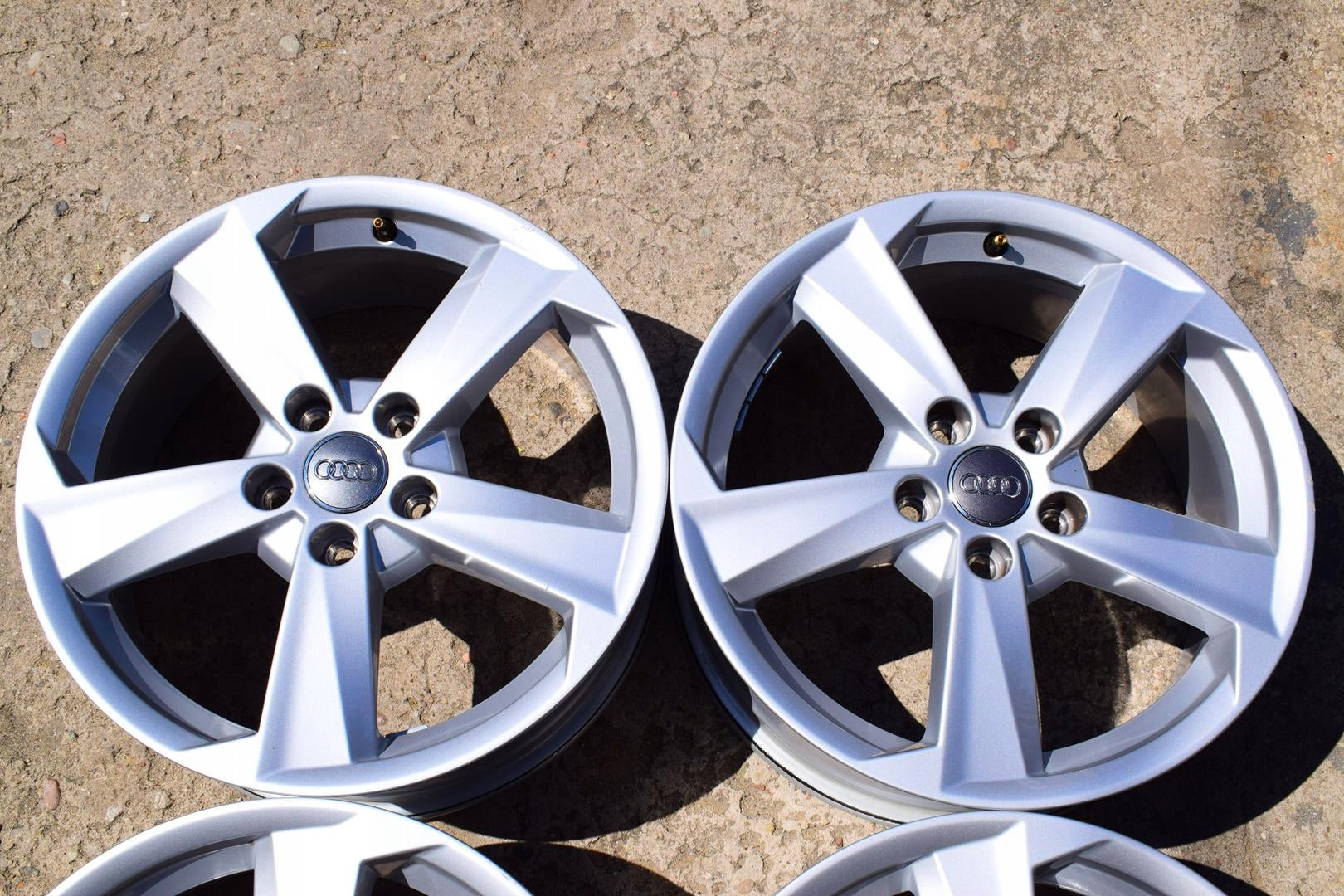 Alu Felge Audi A3 Q3 A4 Q2 Aluminum rim 17 Zoll 7.0J 5x112 45ET