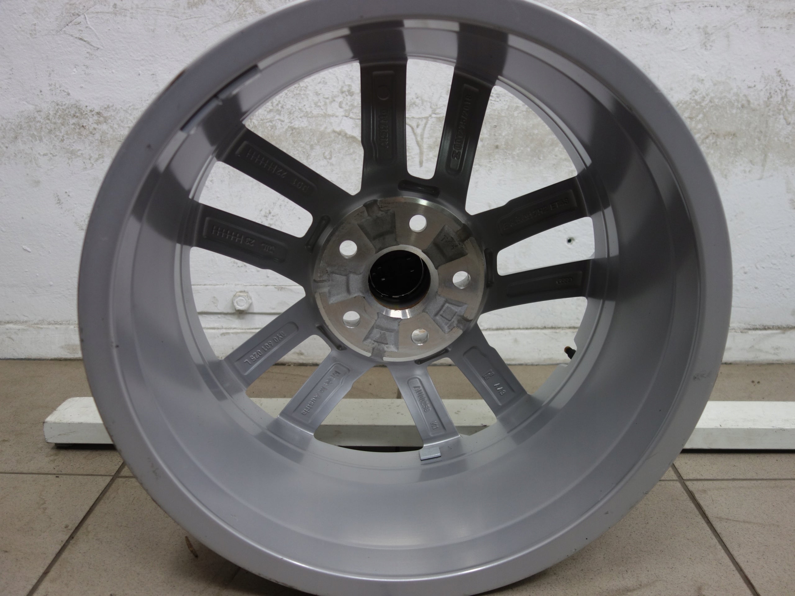 Alu Felge Audi Q3 A4 A3 Aluminum rim 17 Zoll 6.5J 5x112 43ET 8Y0601025L