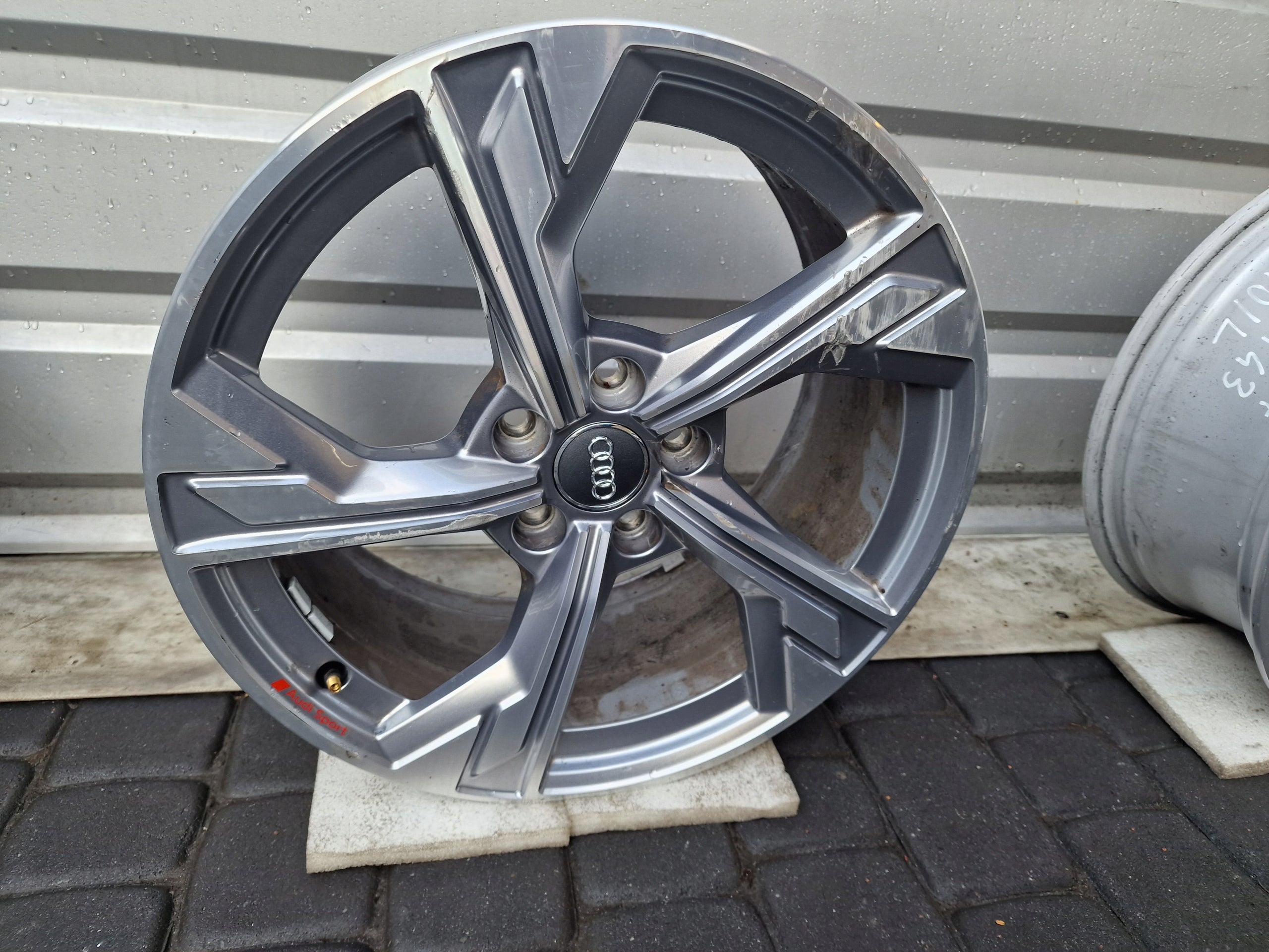 1x Alu Felge Audi A3 Q3 S3 Q2 Aluminum rim 18 Zoll 8.0J 5x112 46ET