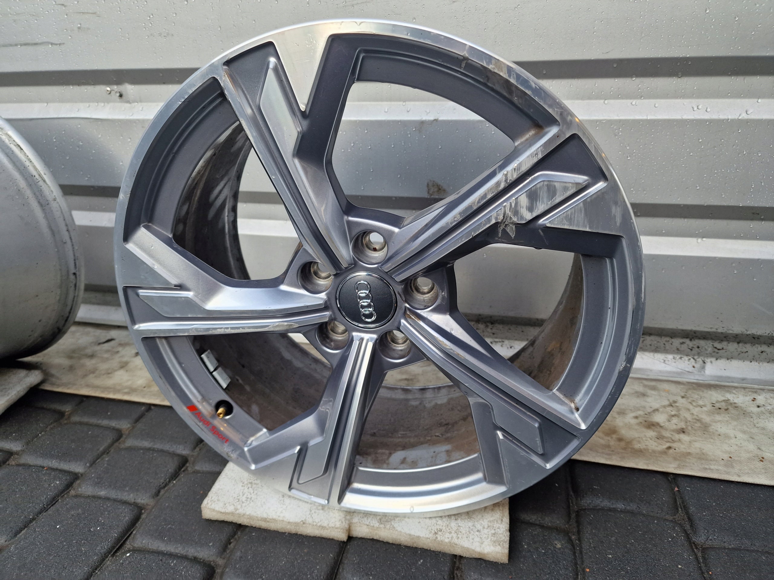 1x Alu Felge Audi A3 Q3 S3 Q2 Aluminum rim 18 Zoll 8.0J 5x112 46ET