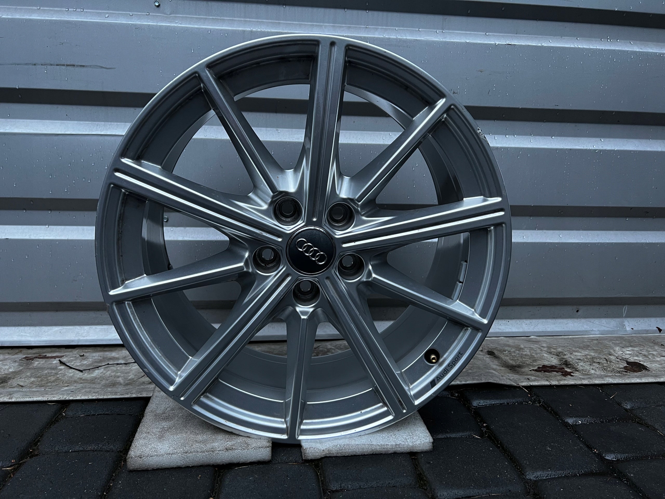 1x Alu Felge Audi A3 Q3 S3 Q2 Aluminum rim 18 Zoll 8.0J 5x112 46ET