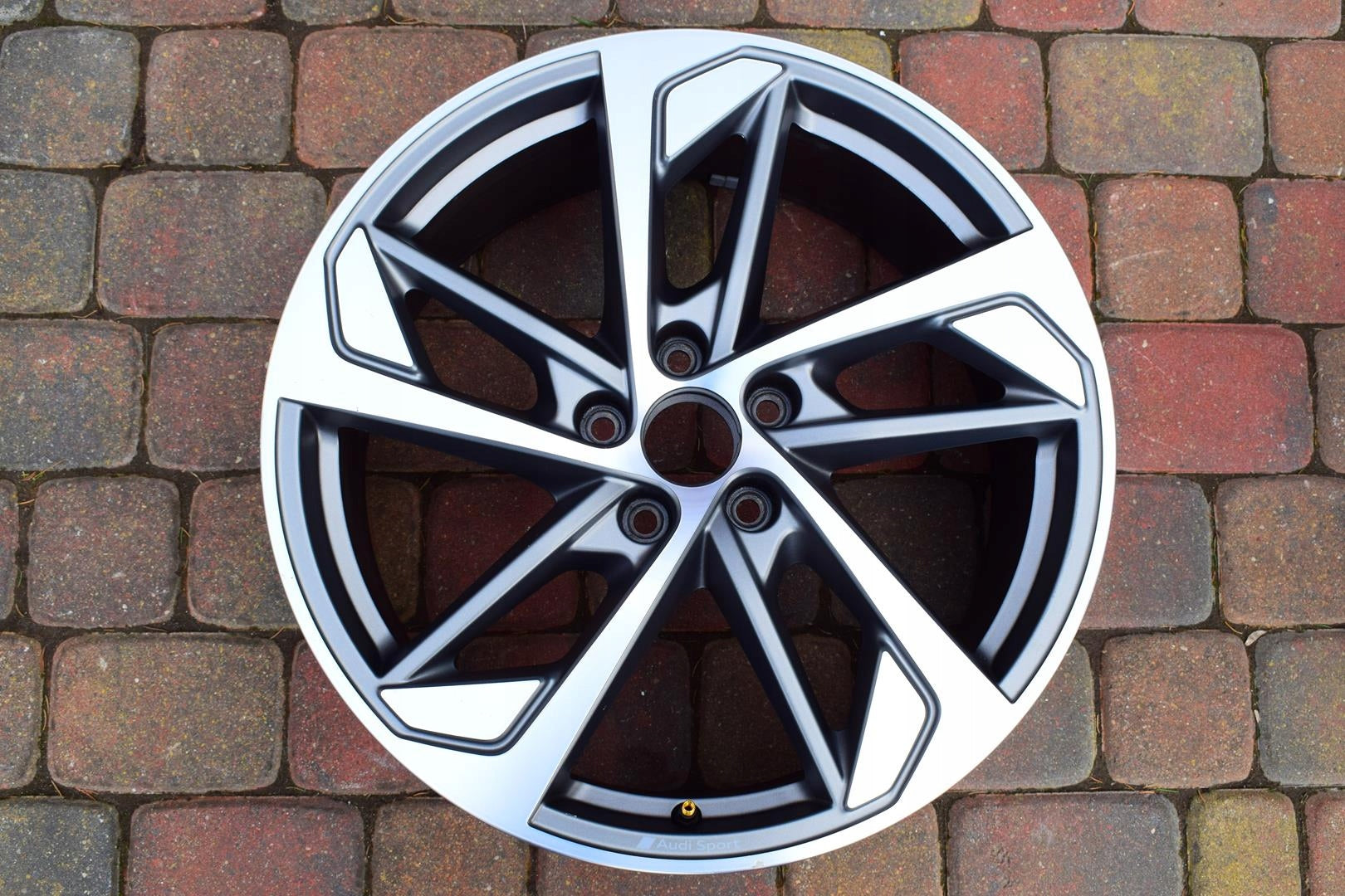  1x Alu Felge Audi A3 RS3 S3 Aluminum rim 19 Zoll 8.0J 5x112 49ET 8Y0601025R product image