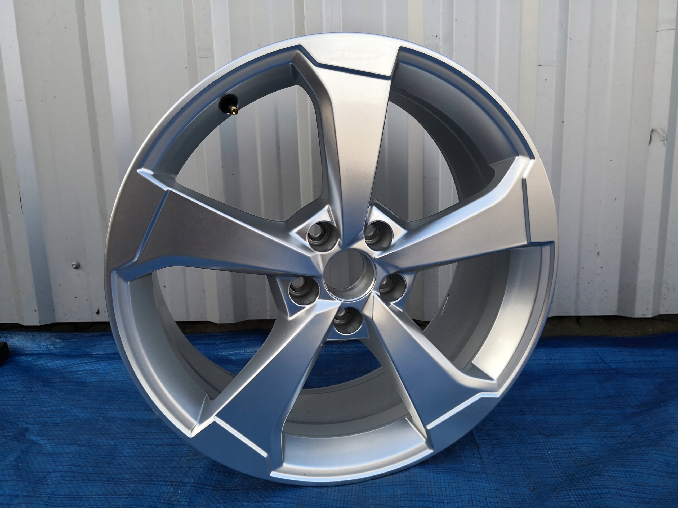 1x Alu Felge Audi A3 RS3 S3 Aluminum rim 19 Zoll 8.0J 5x112 49ET 8V0601025CE