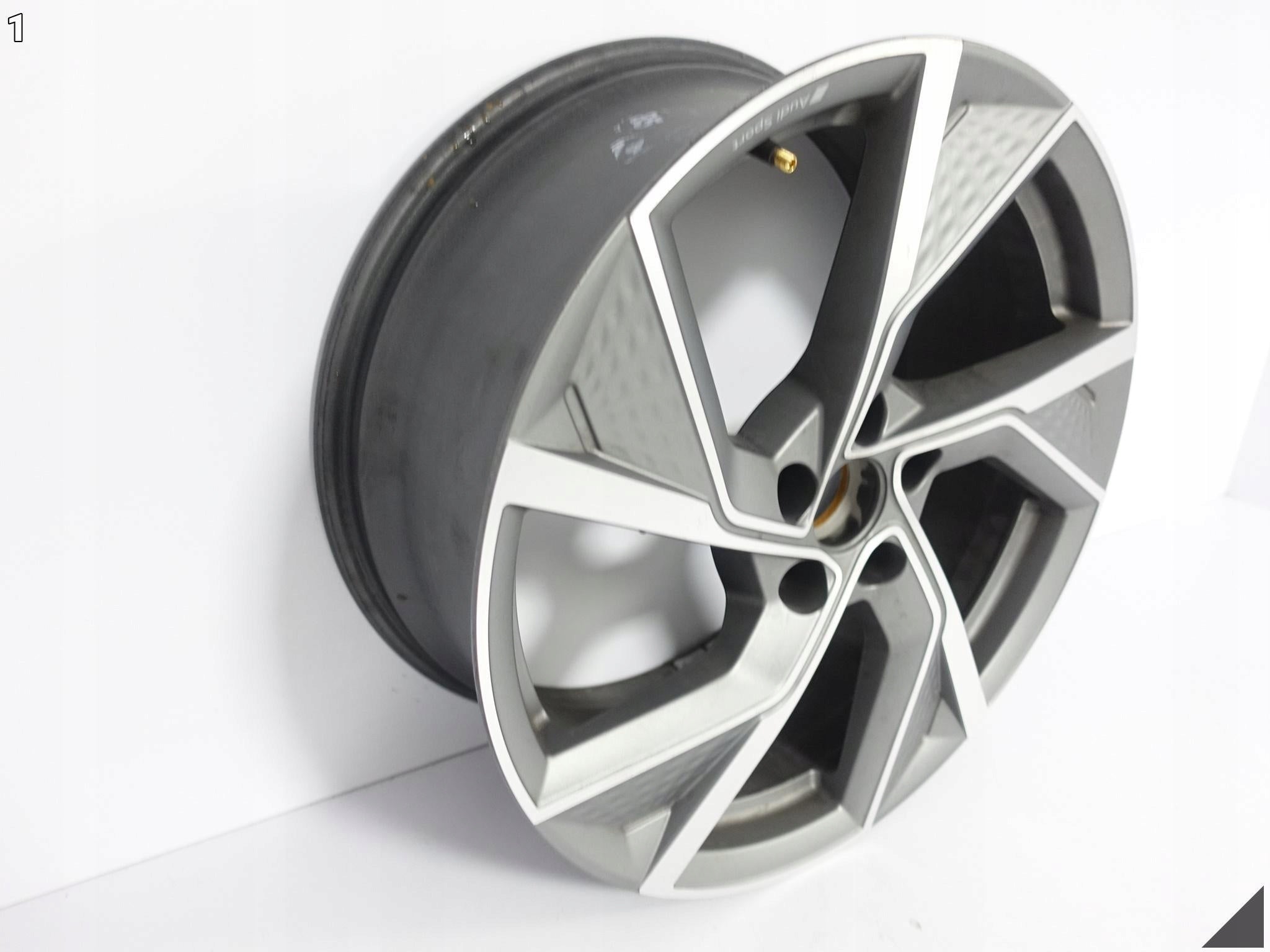 1x Alu Felge Audi A3 RS3 S3 Aluminum rim 19 Zoll 8.0J 5x112 49ET 8Y0601025Q