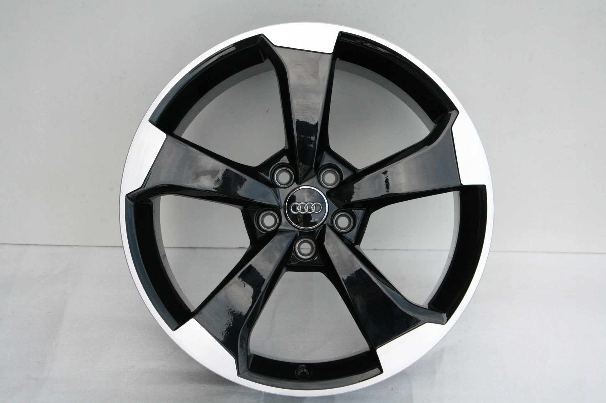  1x Alu Felge Audi A3 RS3 S3 Aluminum rim 19 Zoll 8.5J 5x112 53ET 8V0601025CK product image