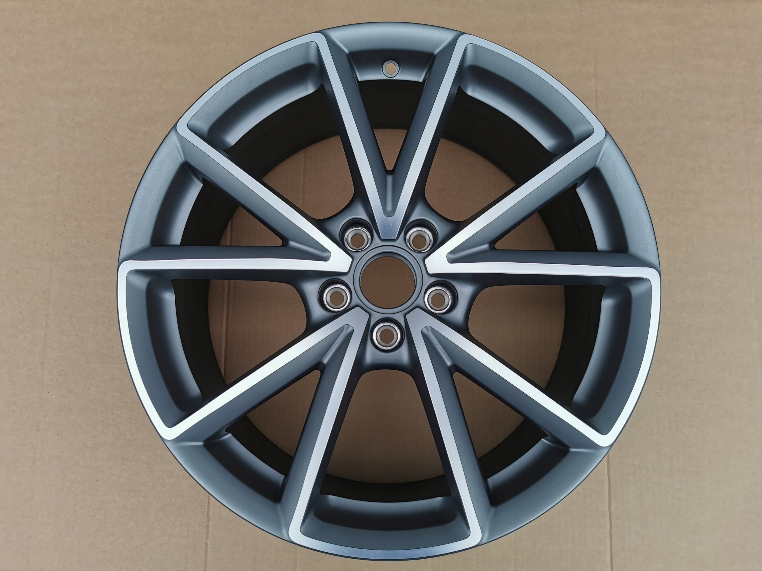 1x Alu Felge Audi A3 RS3 S3 Aluminum rim 19 Zoll 8.0J 5x112 49ET 8V0601025AT