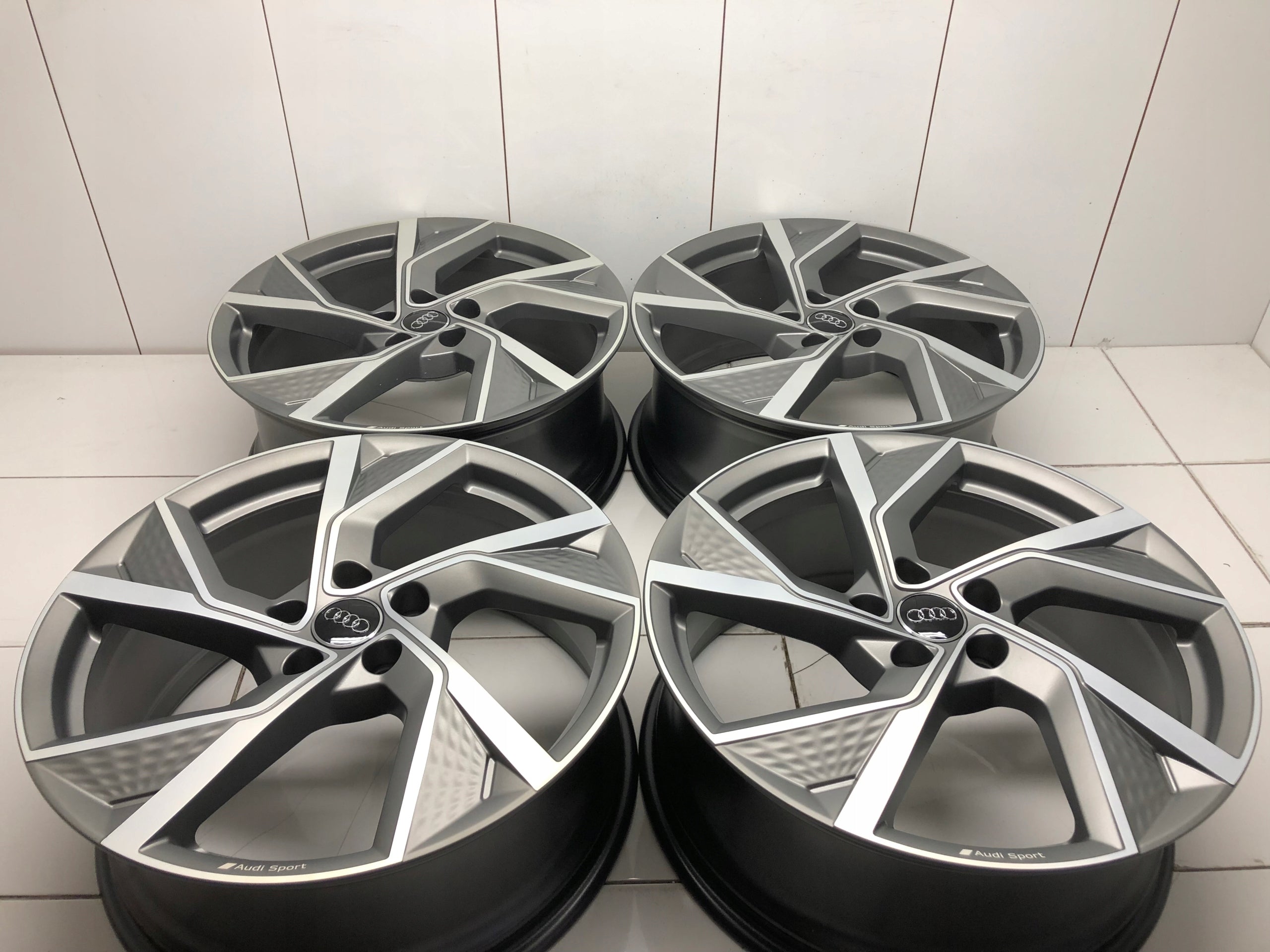 Alu Felge Audi A3 S3 RS3 Aluminum rim 19 Zoll 8.0J 5x112 49ET 8Y0601025QS