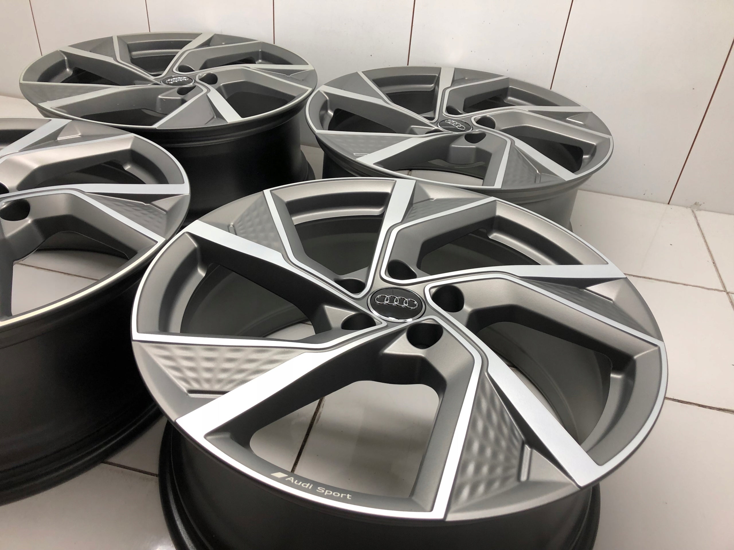 Alu Felge Audi A3 S3 RS3 Aluminum rim 19 Zoll 8.0J 5x112 49ET 8Y0601025QS