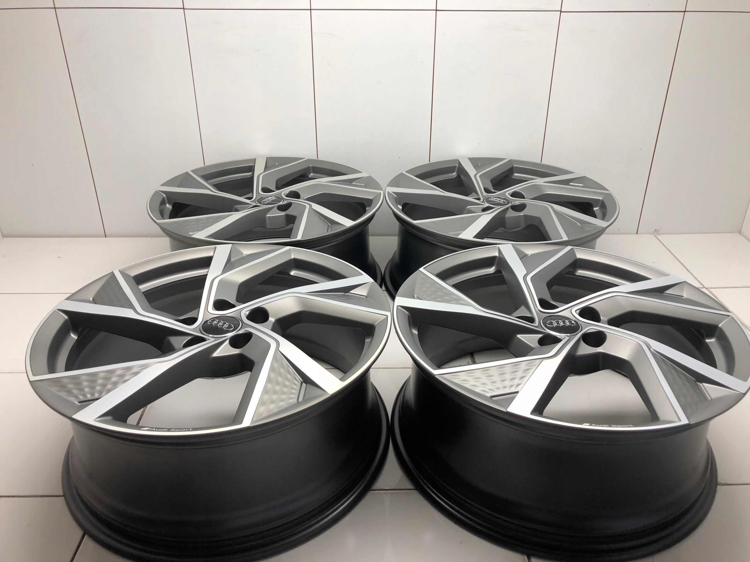 Alu Felge Audi A3 S3 RS3 Aluminum rim 19 Zoll 8.0J 5x112 49ET 8Y0601025QS