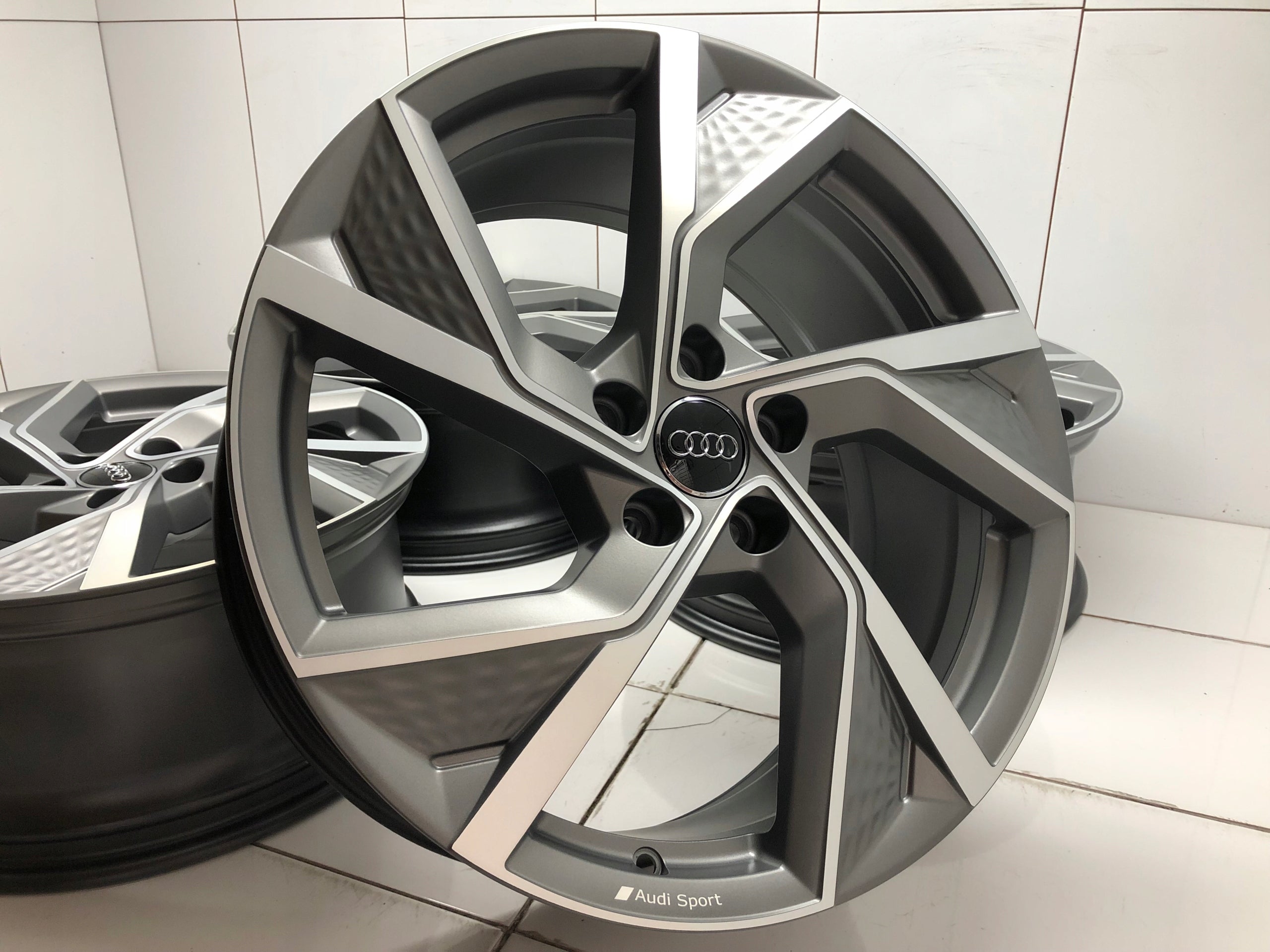 Alu Felge Audi A3 S3 RS3 Aluminum rim 19 Zoll 8.0J 5x112 49ET 8Y0601025QS